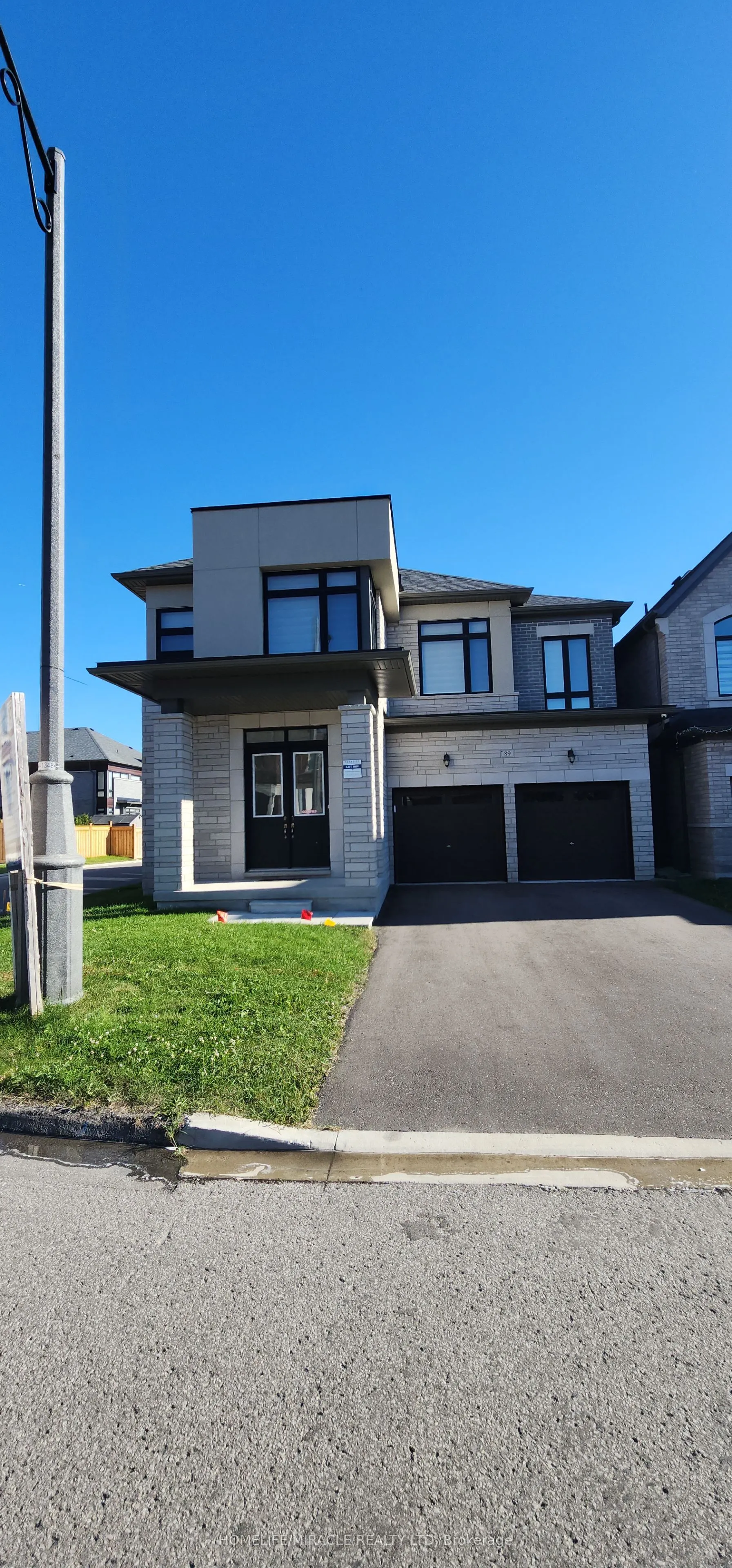 89 Halldorson Avenue