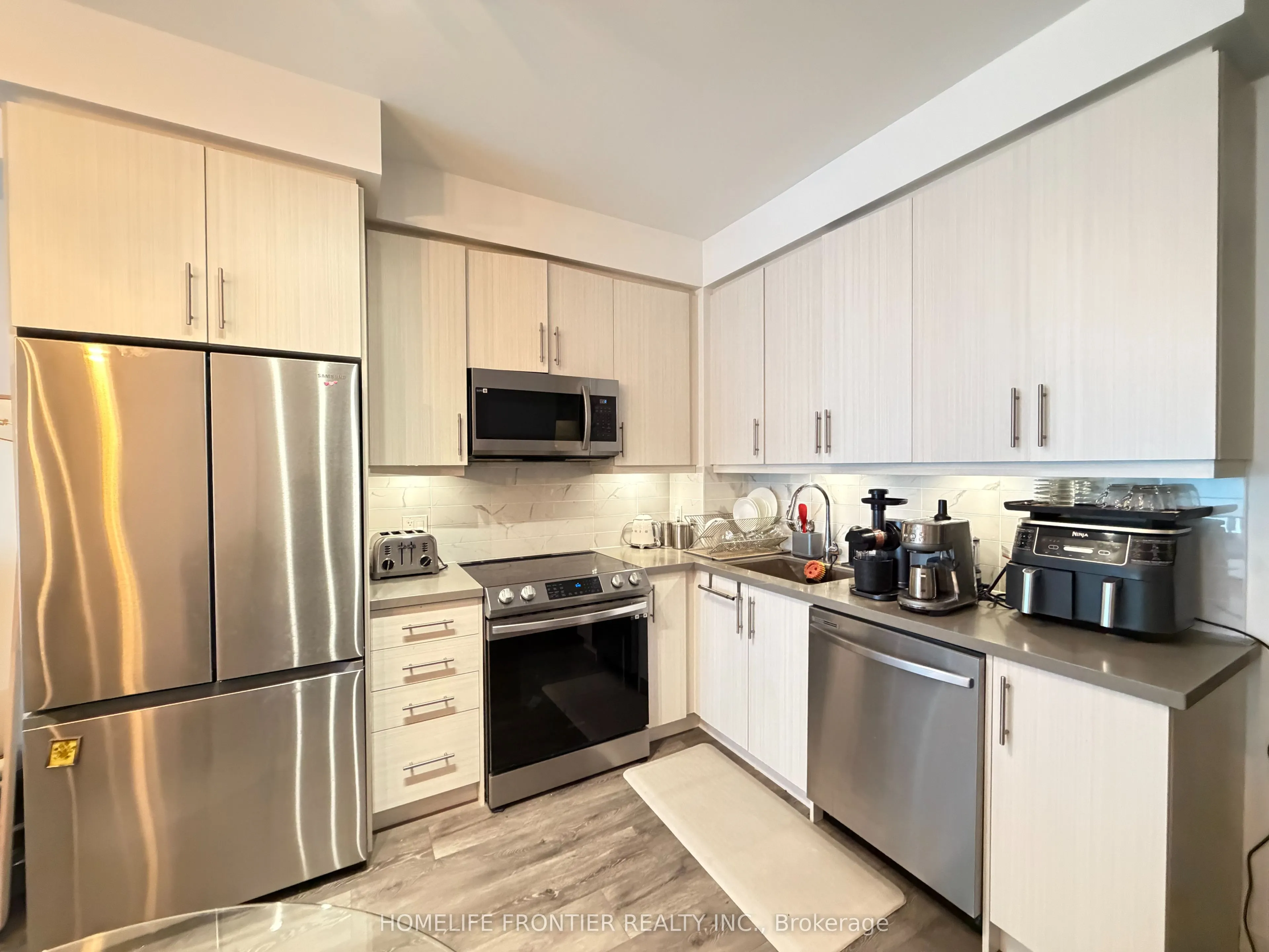 105 Oneida Crescent #607