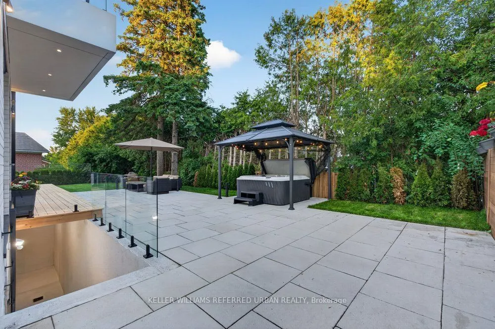 11 Knowles Crescent