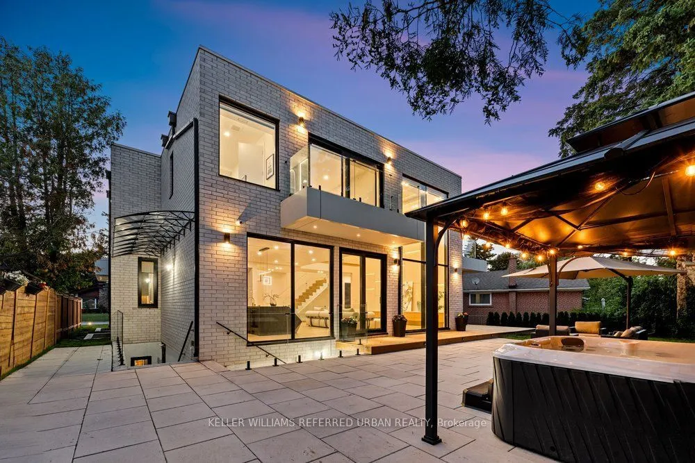 11 Knowles Crescent