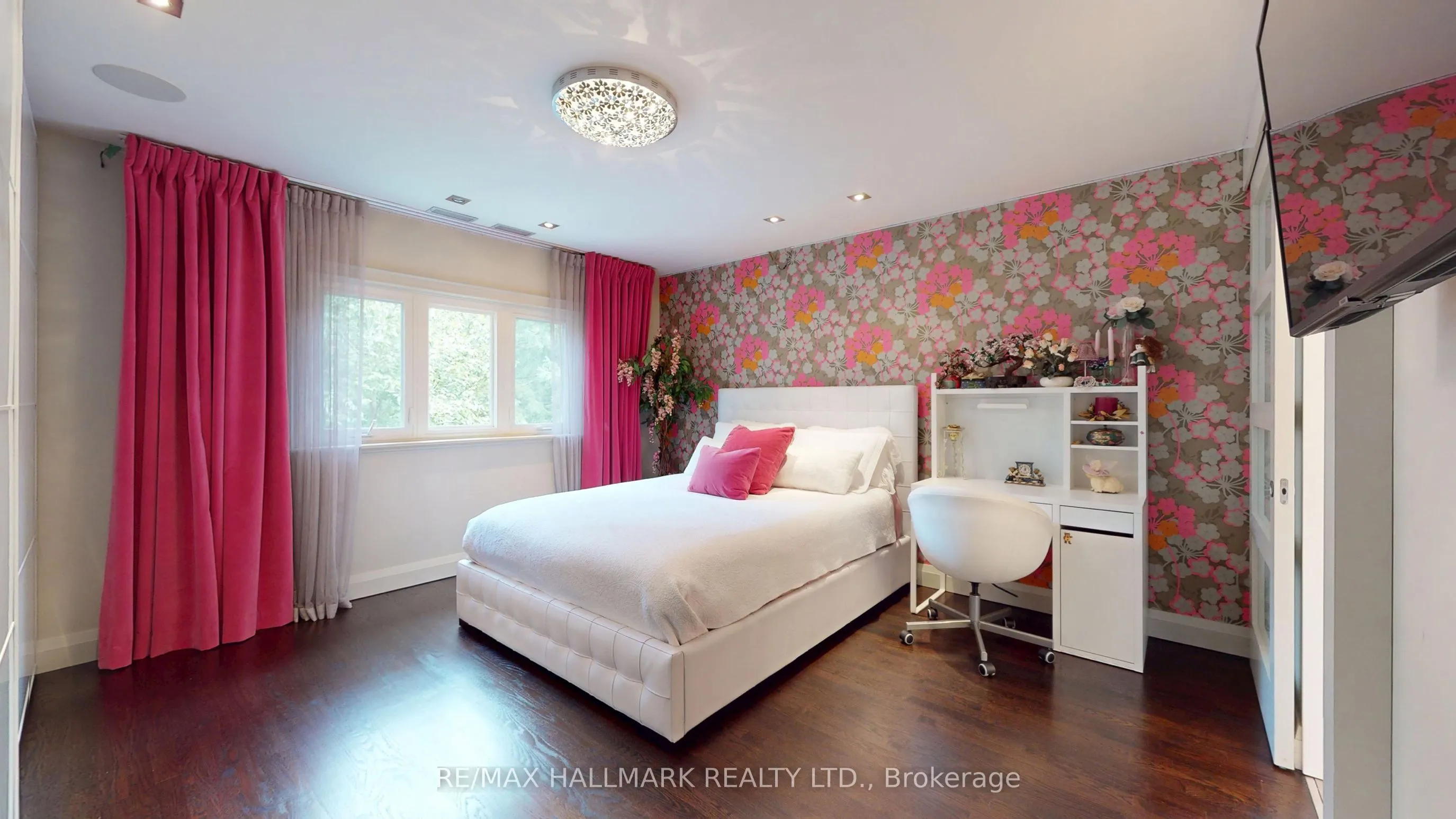 101 Longview Crescent