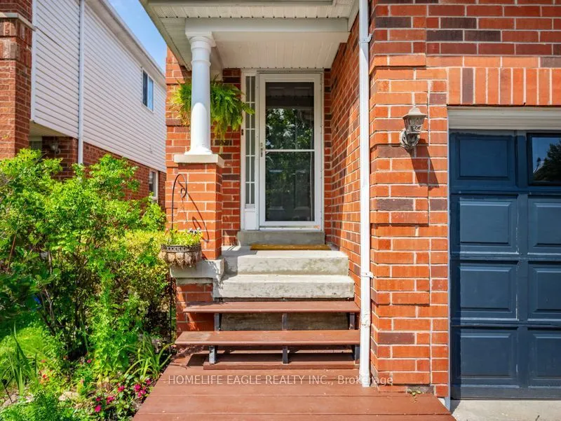479 Heddle Crescent