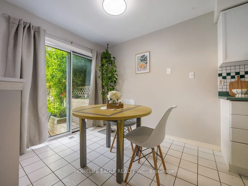 479 Heddle Crescent