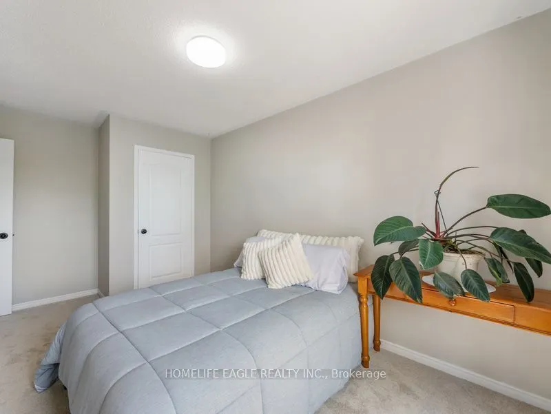 479 Heddle Crescent
