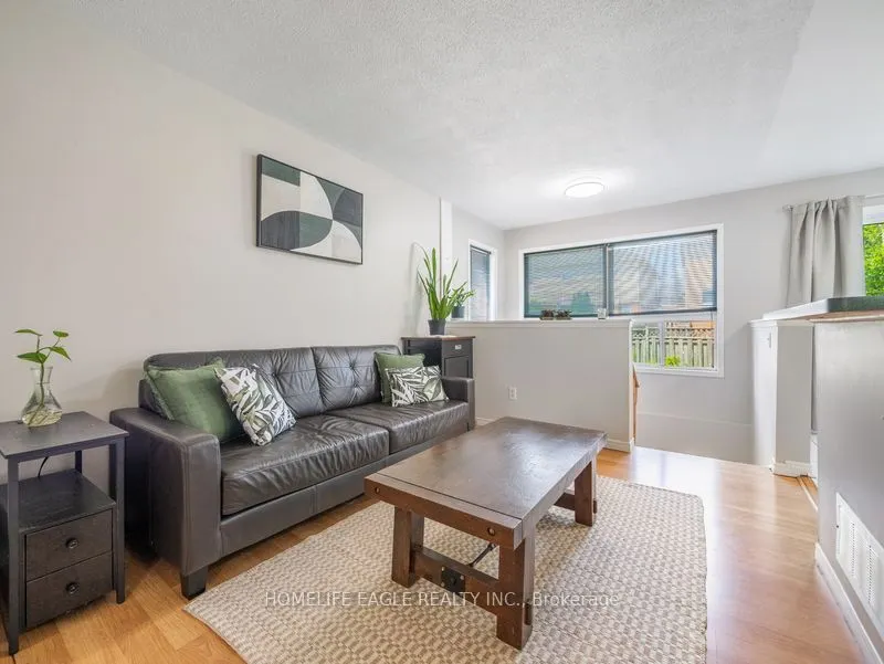 479 Heddle Crescent