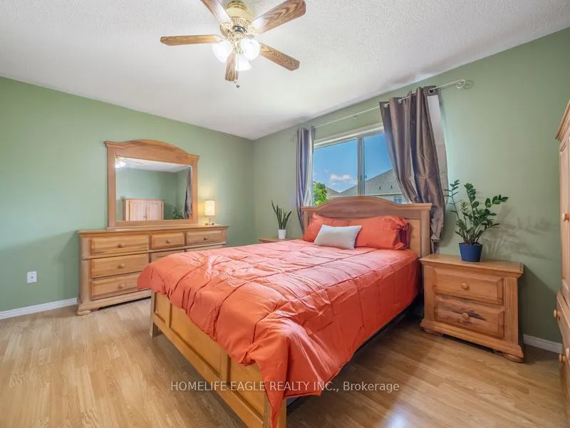 479 Heddle Crescent