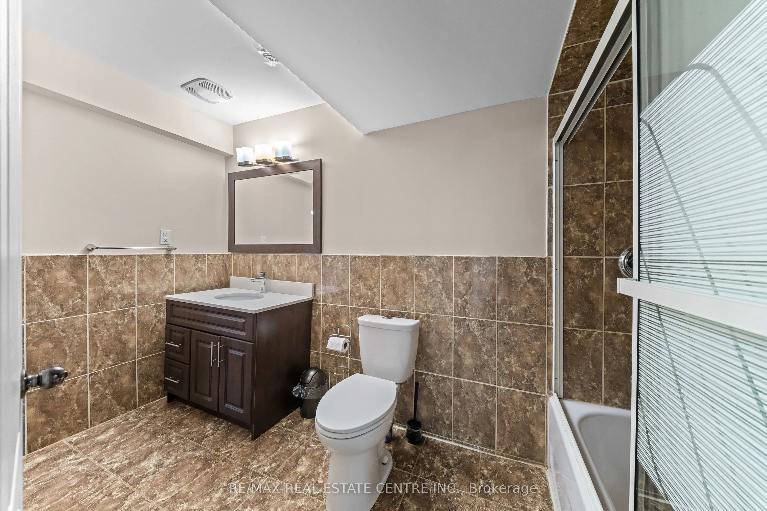 2 Hollyburn Court
