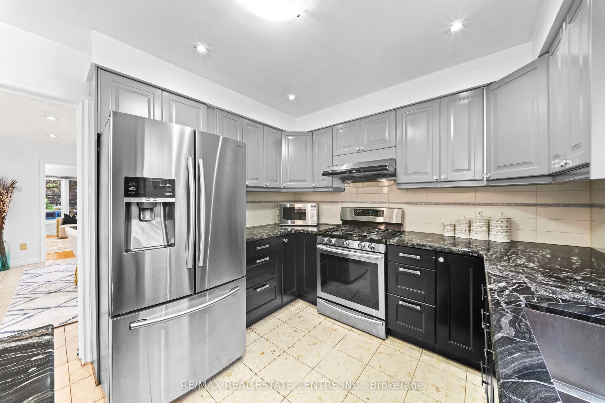 2 Hollyburn Court