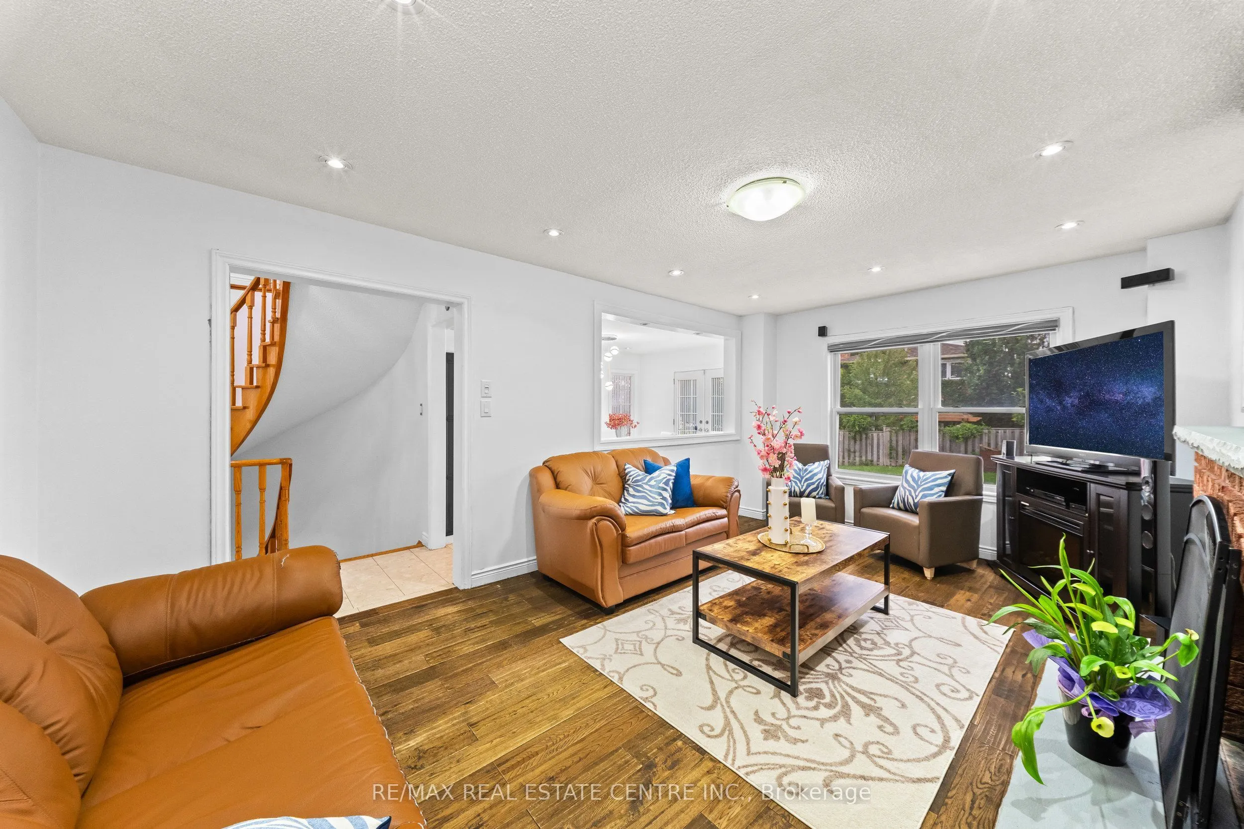 2 Hollyburn Court