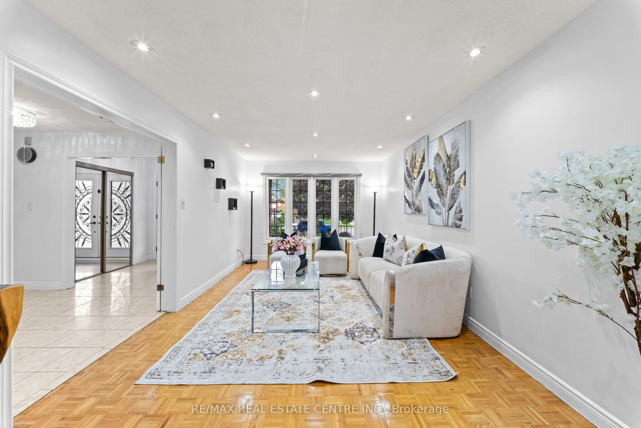 2 Hollyburn Court