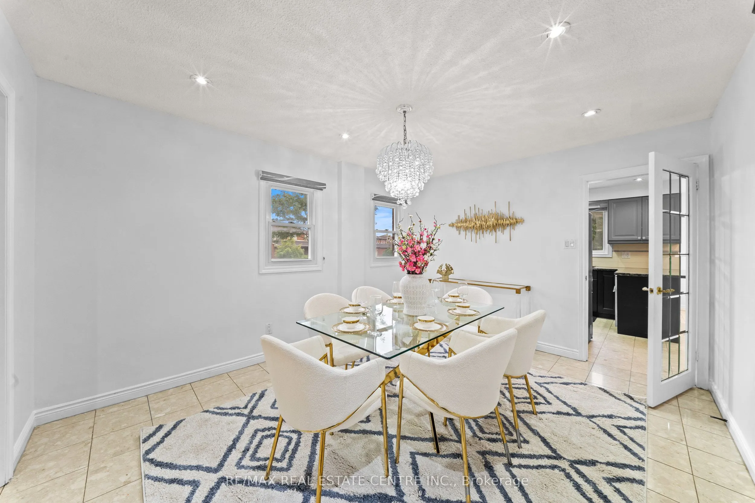 2 Hollyburn Court
