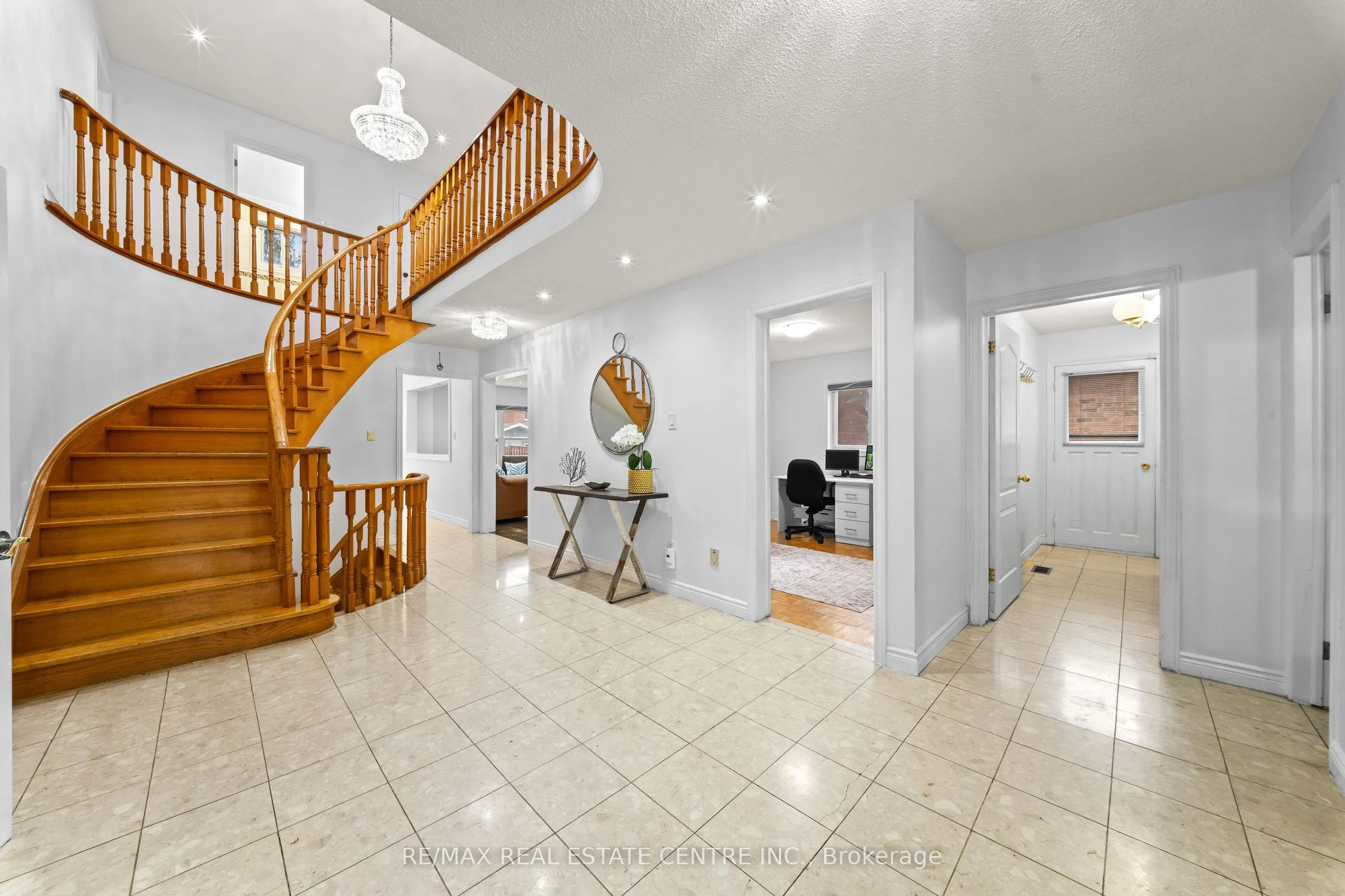 2 Hollyburn Court