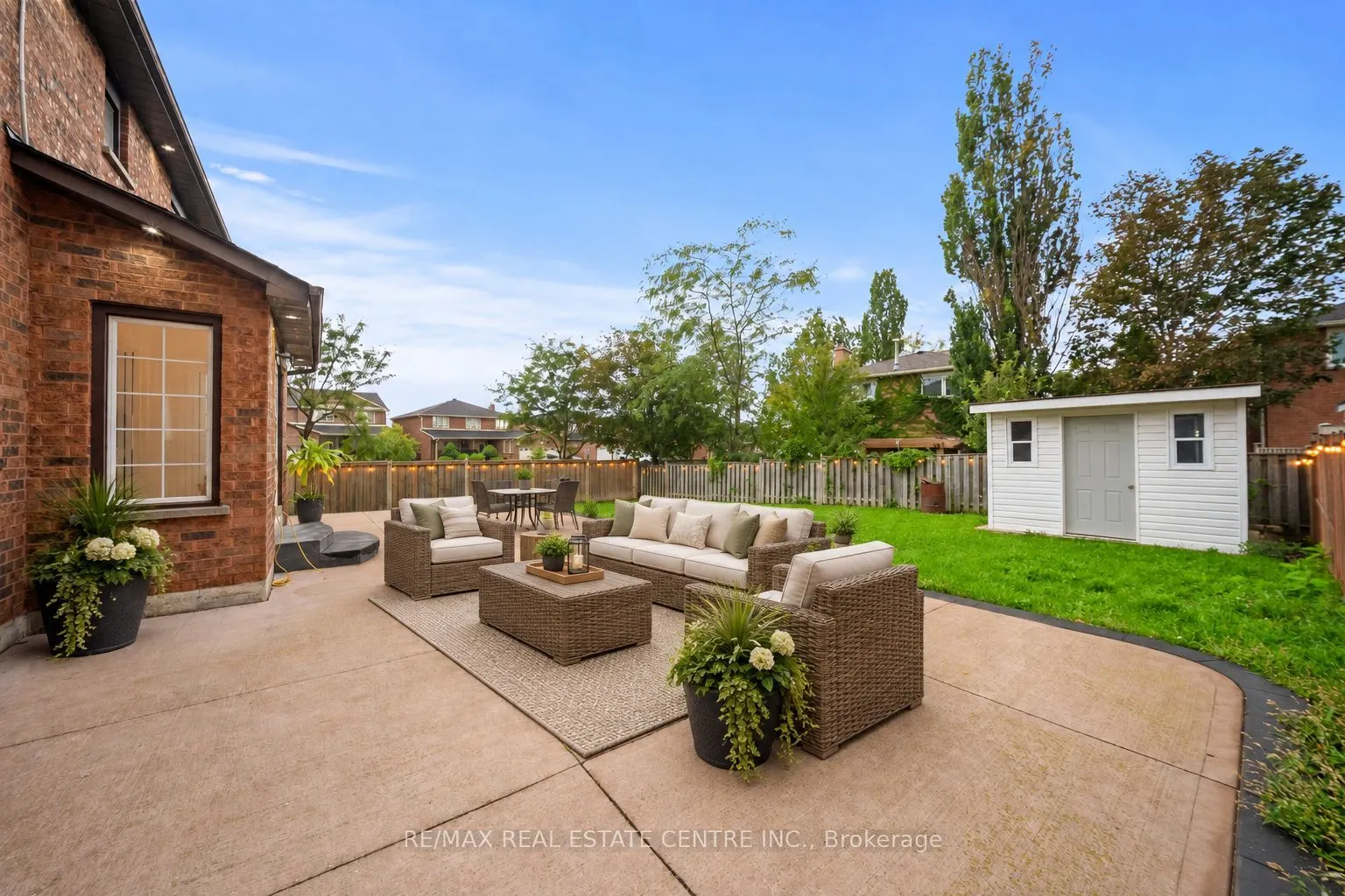 2 Hollyburn Court