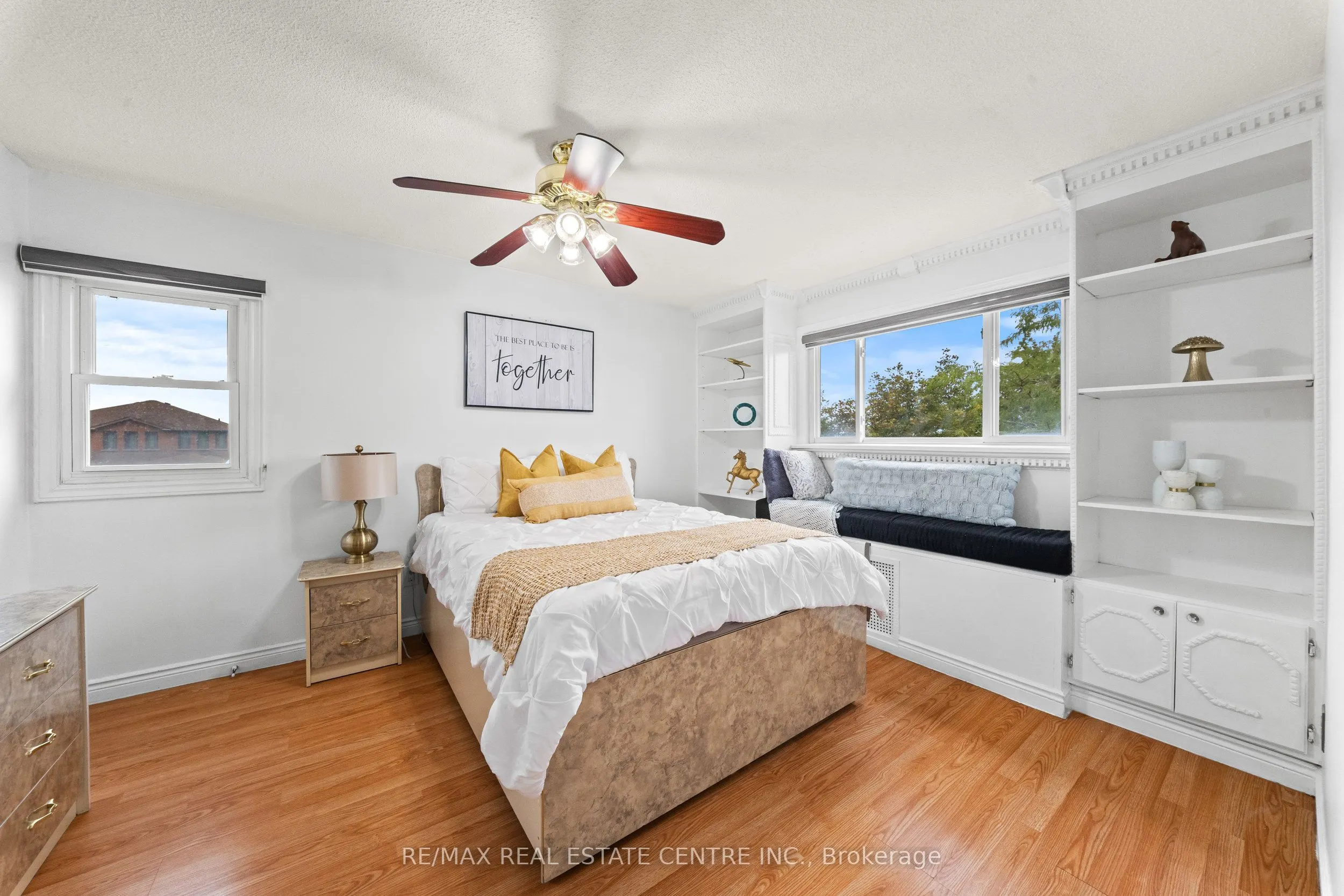 2 Hollyburn Court