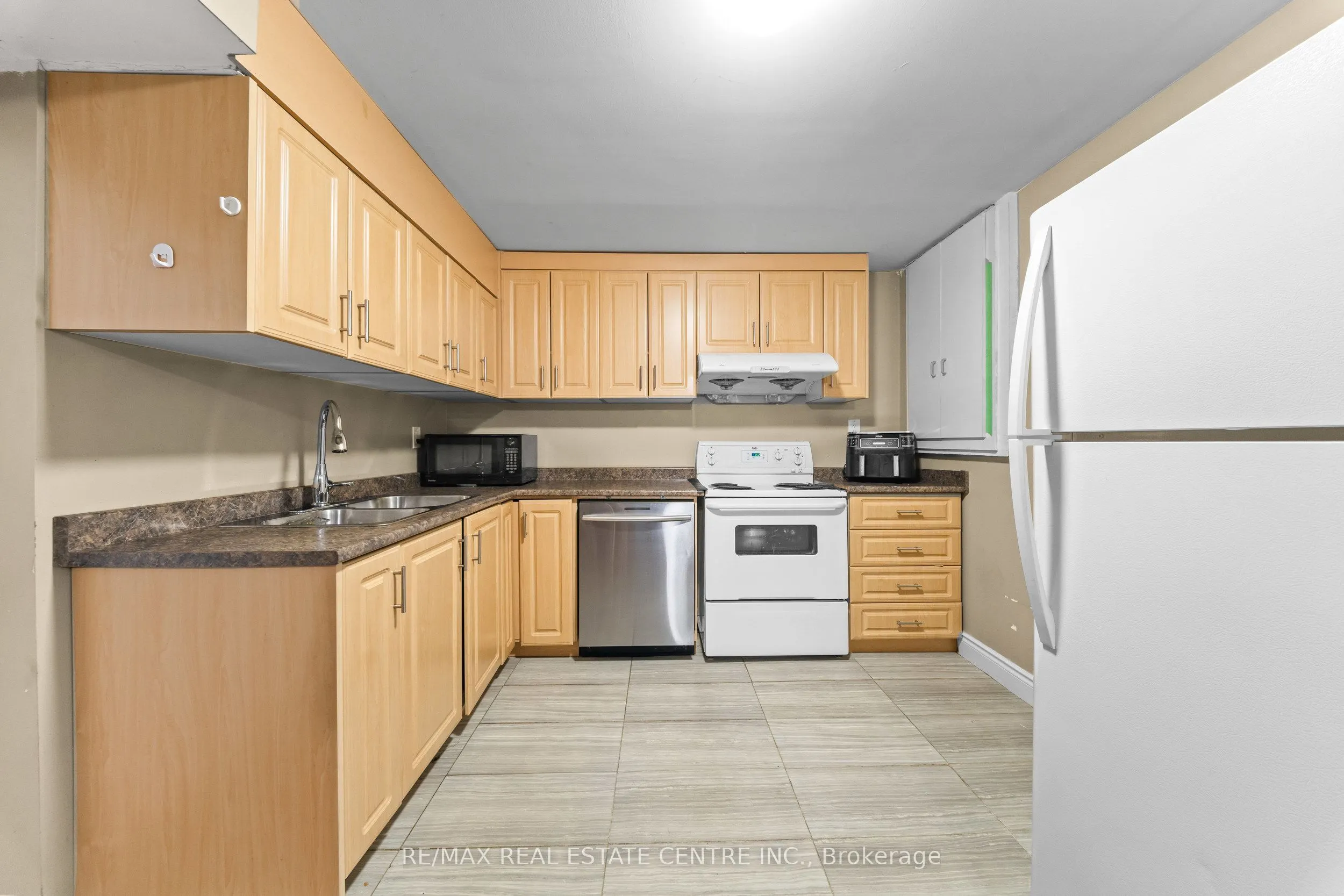 2 Hollyburn Court