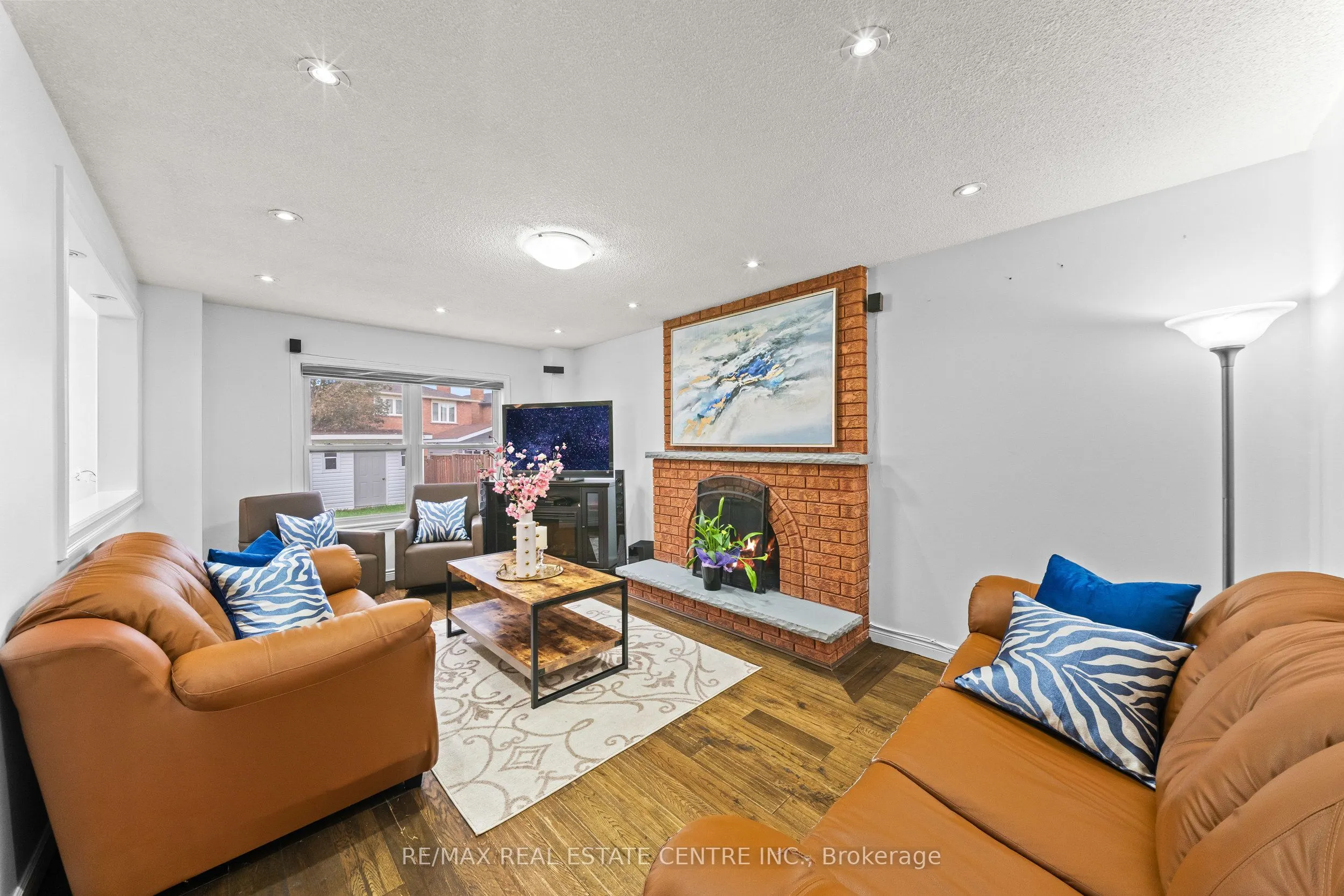 2 Hollyburn Court