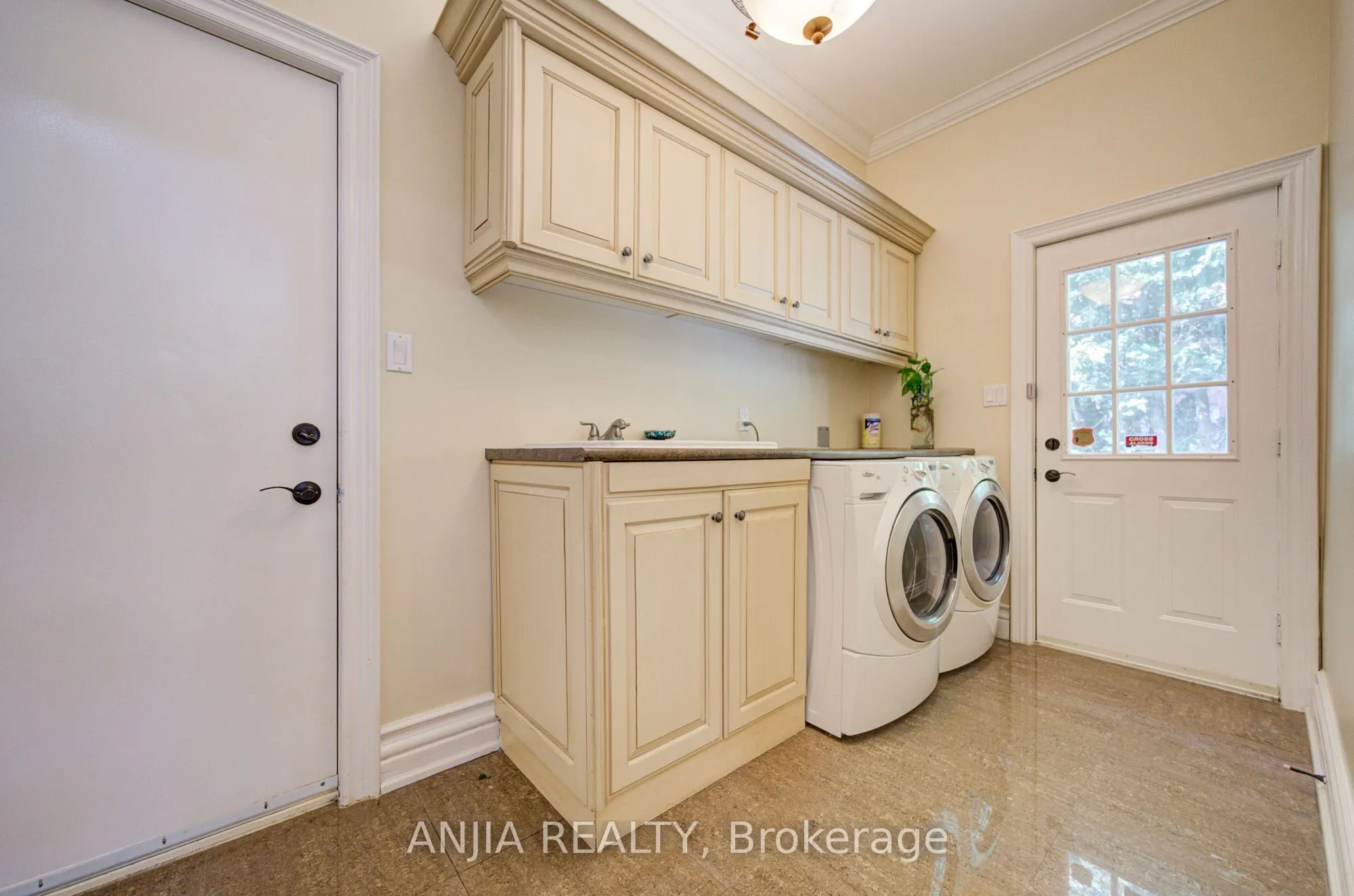 8 Calderbridge Crescent