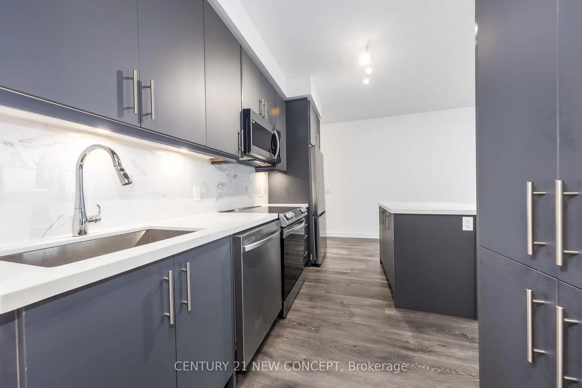 105 Oneida Crescent #1403