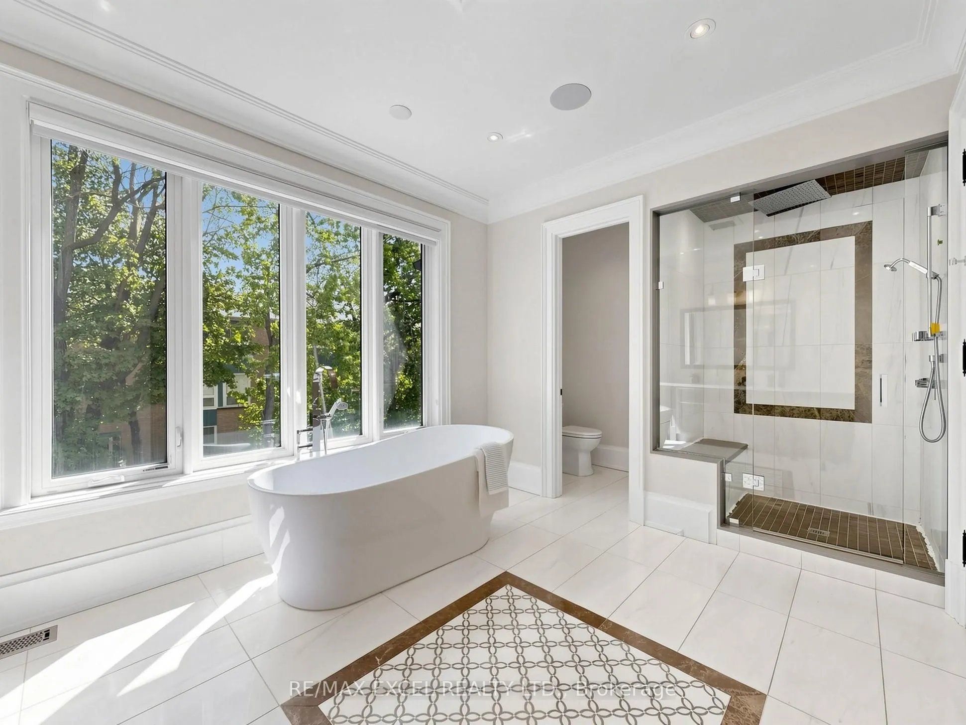 64 SUMMERFELDT Crescent
