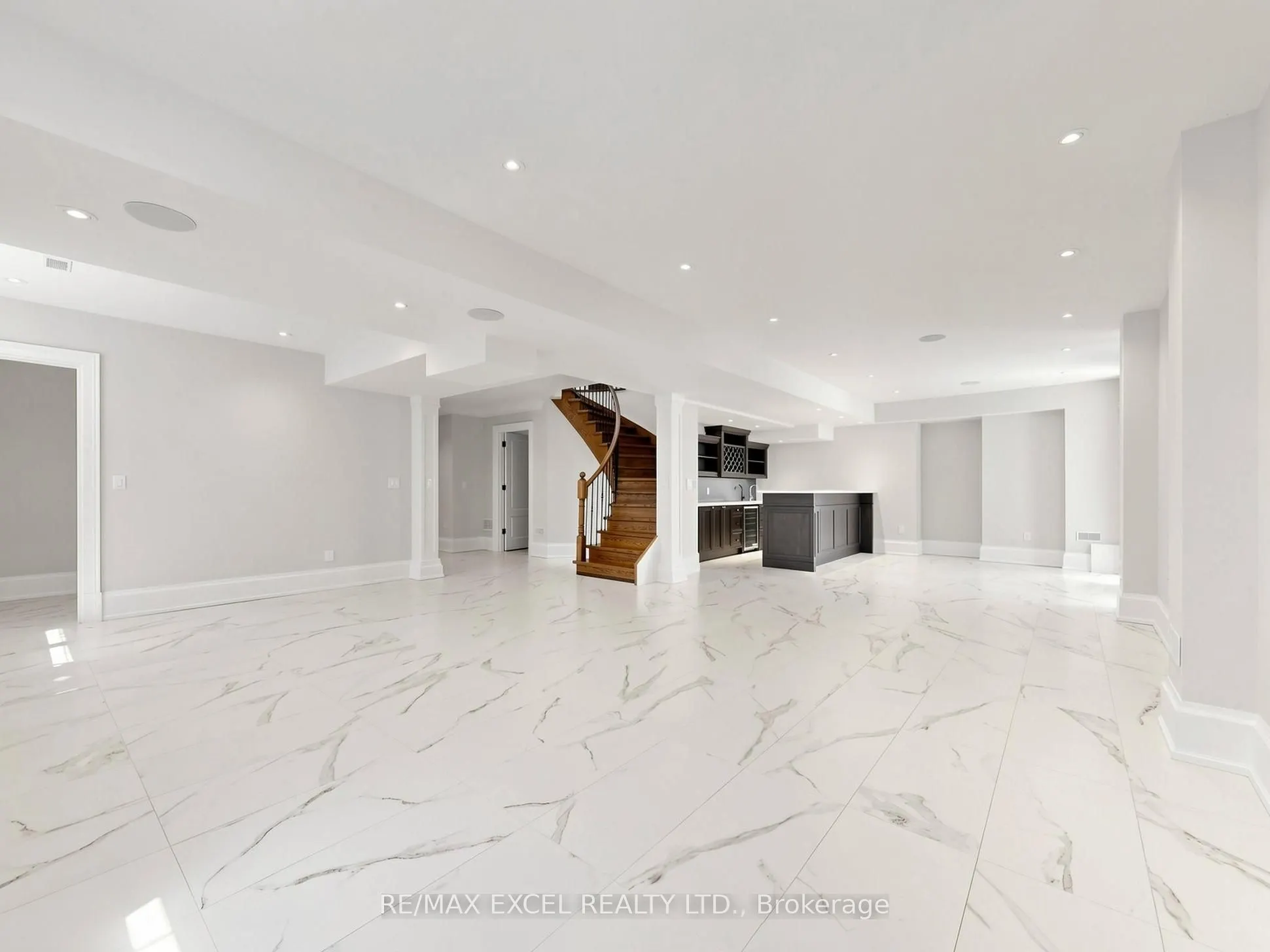 64 SUMMERFELDT Crescent