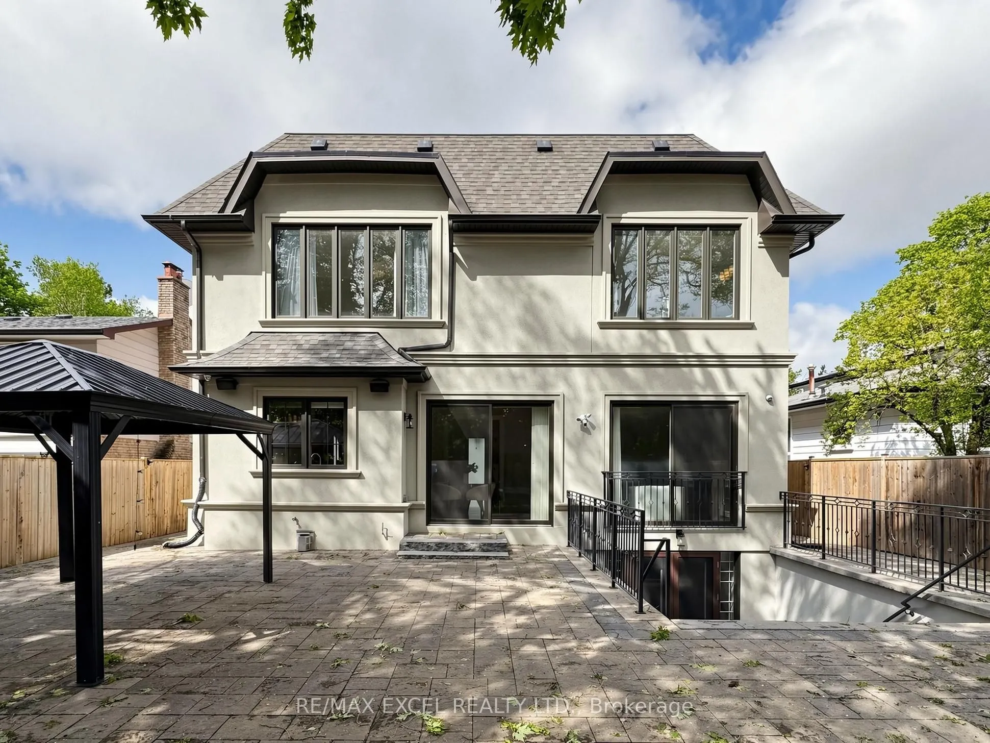 64 SUMMERFELDT Crescent