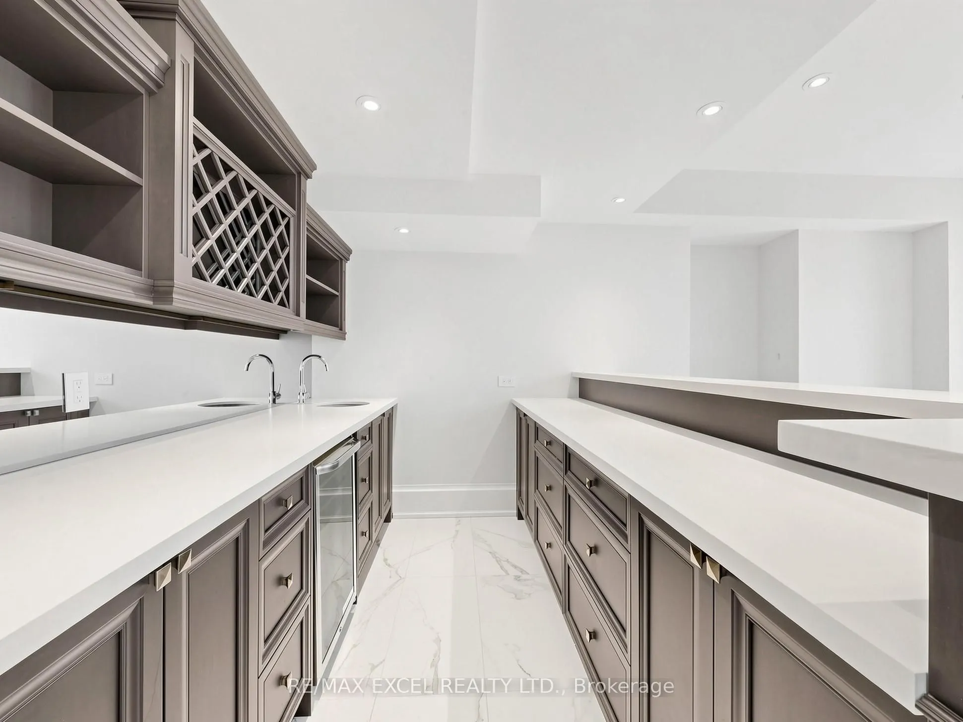 64 SUMMERFELDT Crescent