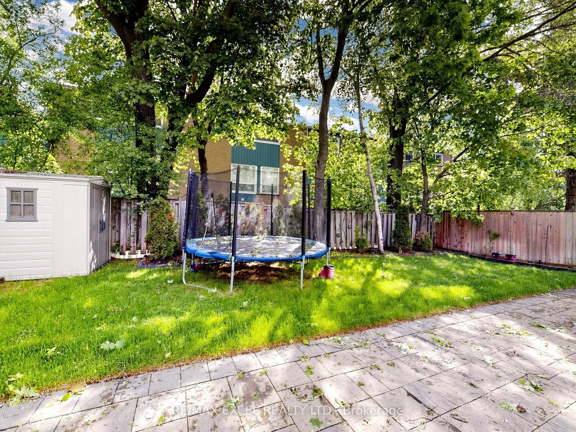 64 SUMMERFELDT Crescent