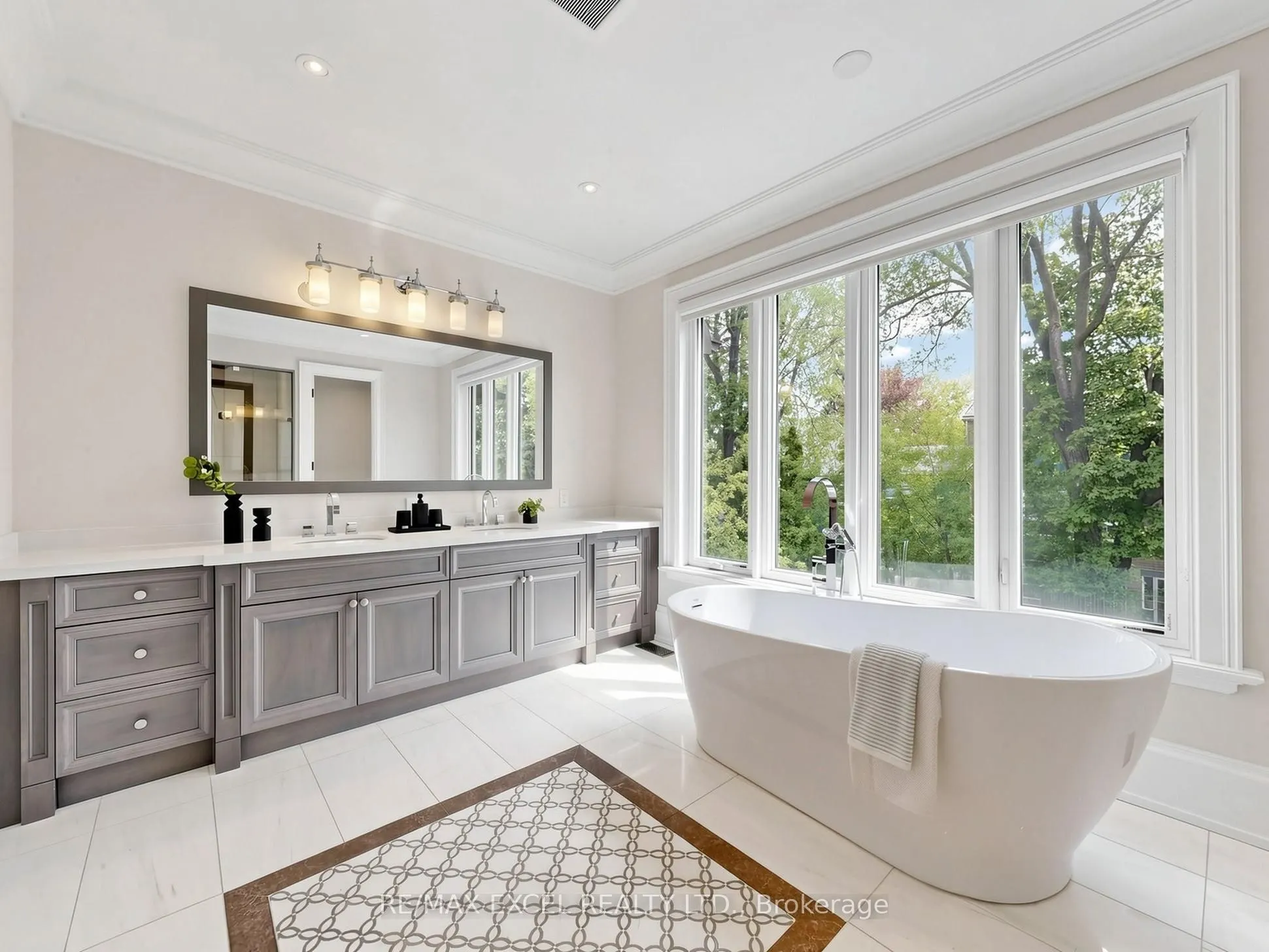 64 SUMMERFELDT Crescent