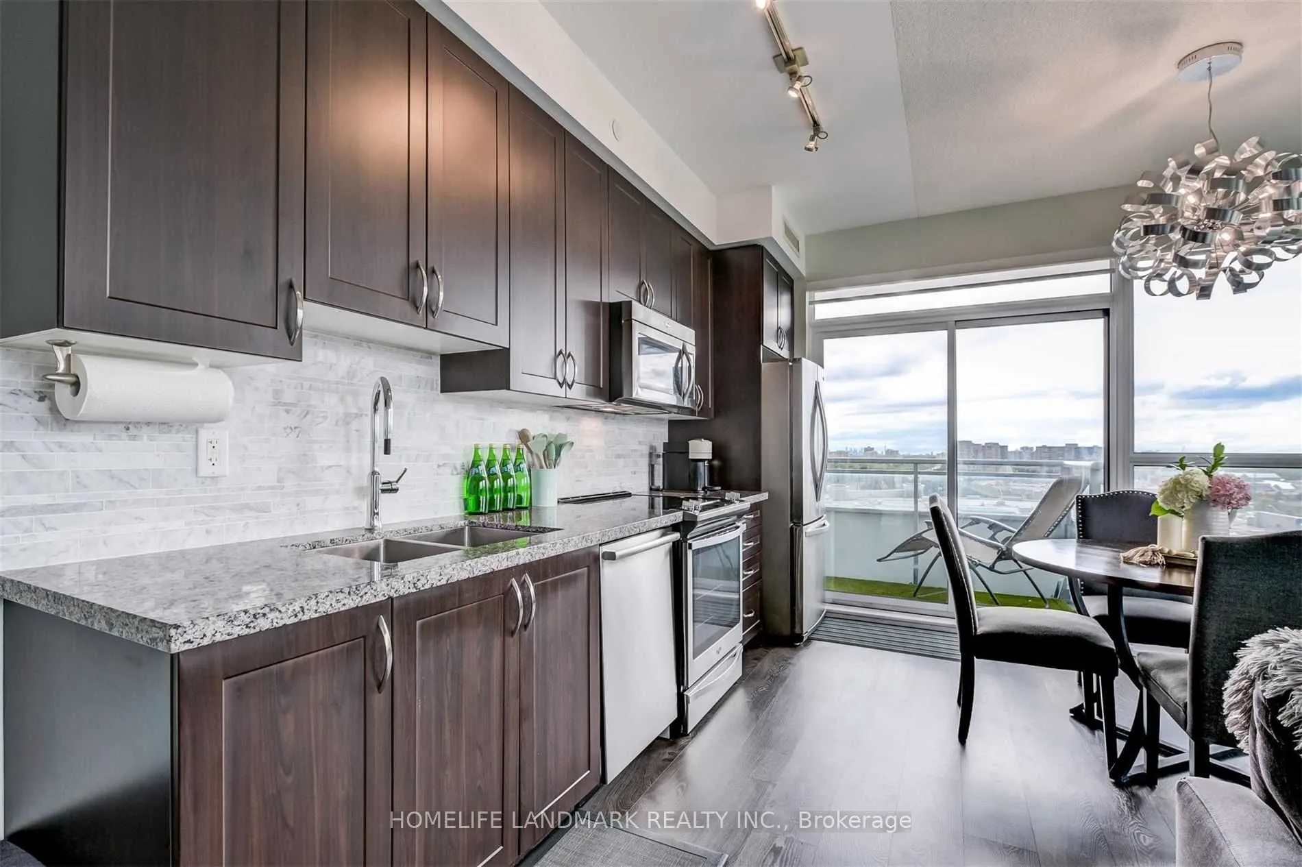 7890 Bathurst Street #907