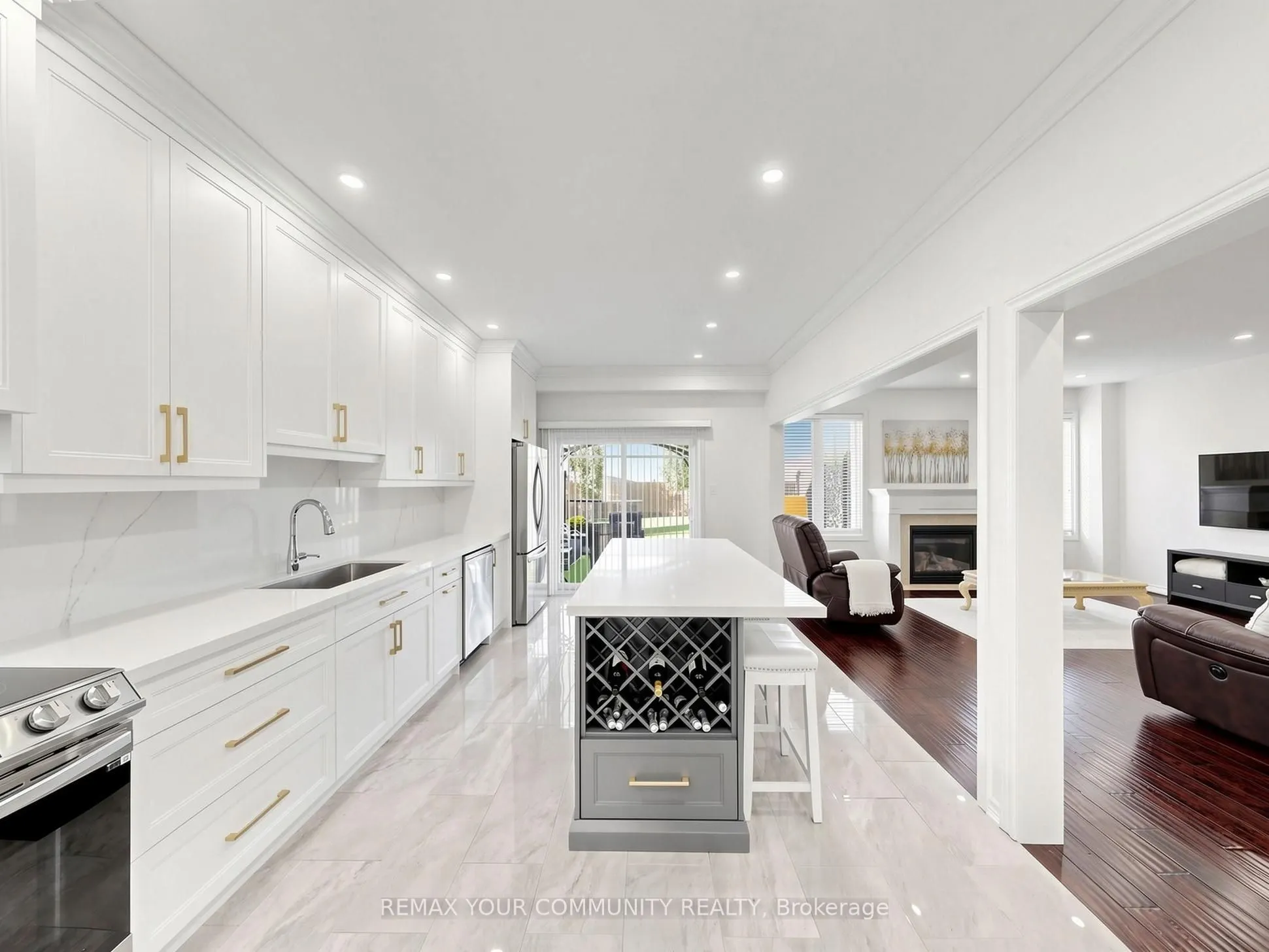 16 Whitestone Drive
