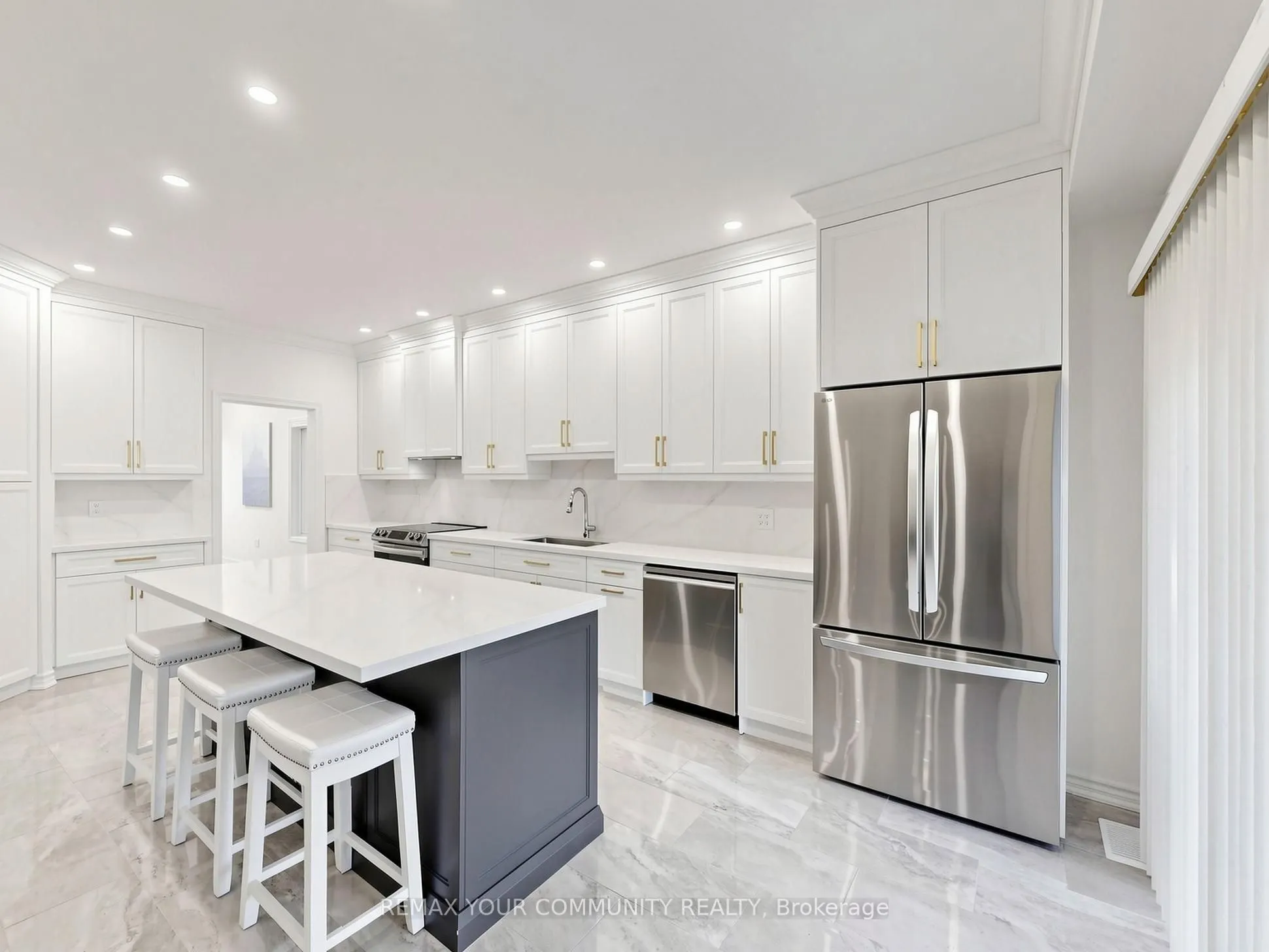 16 Whitestone Drive