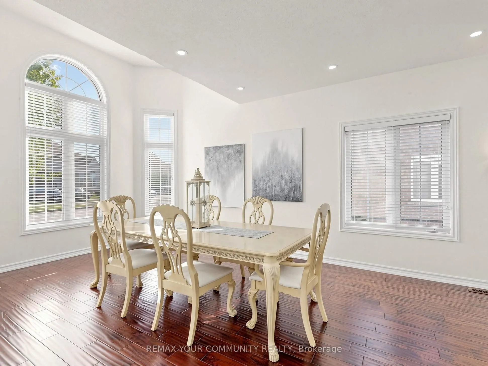 16 Whitestone Drive