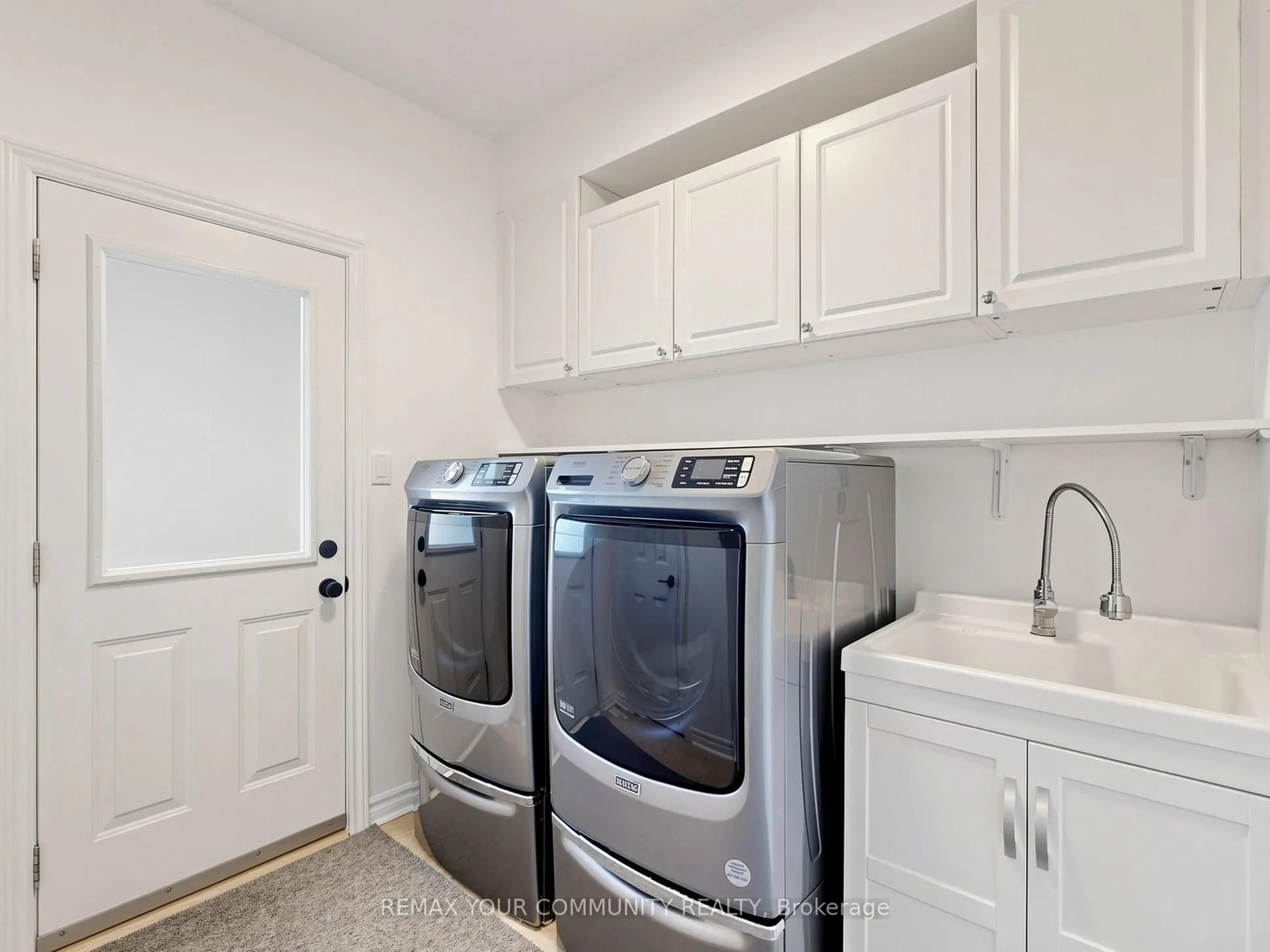 16 Whitestone Drive