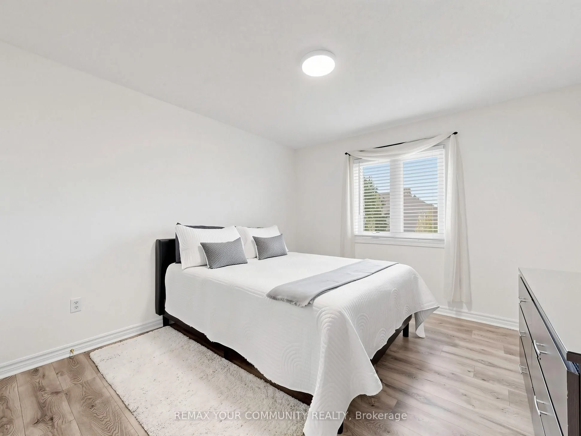 16 Whitestone Drive