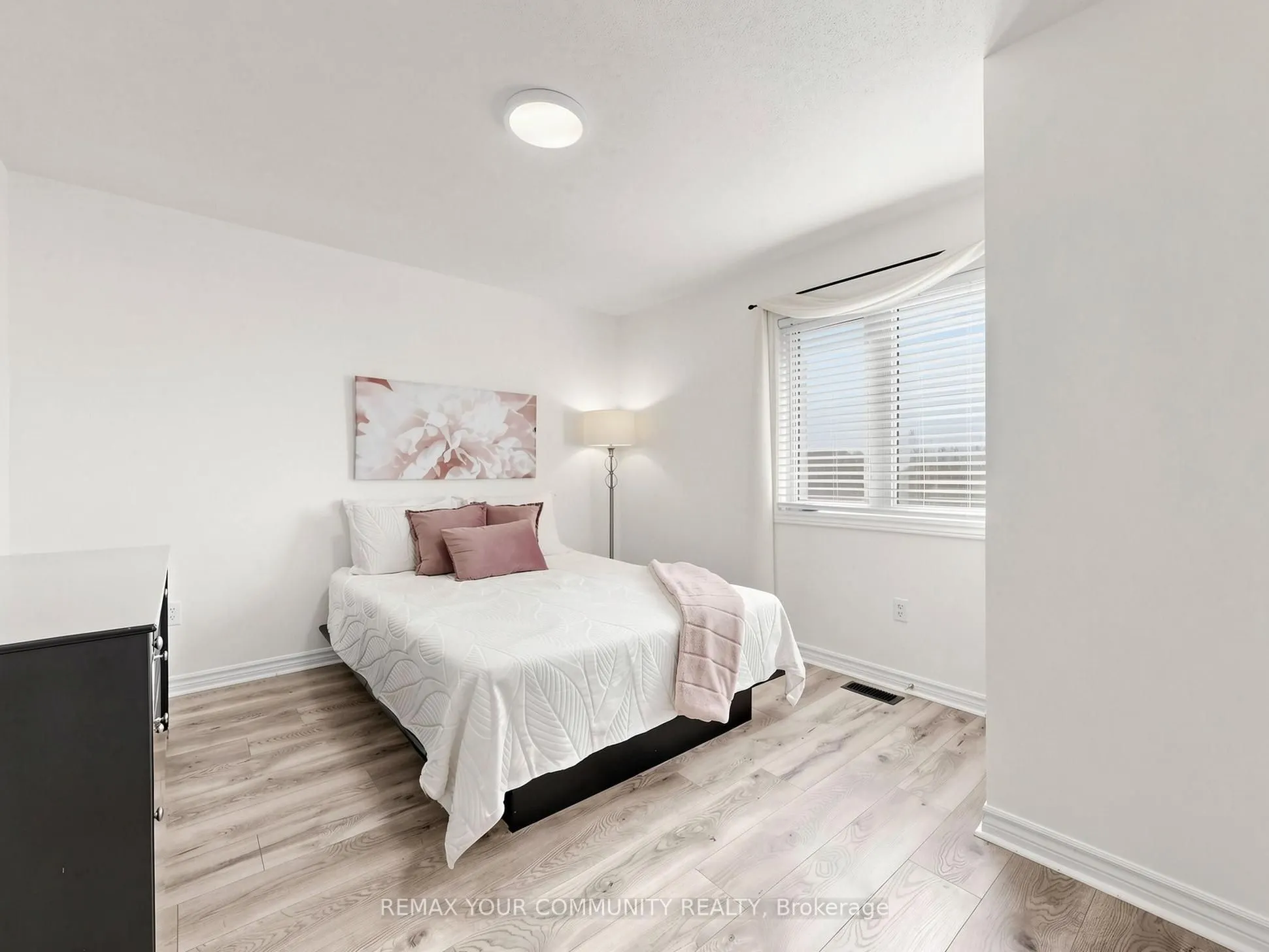 16 Whitestone Drive