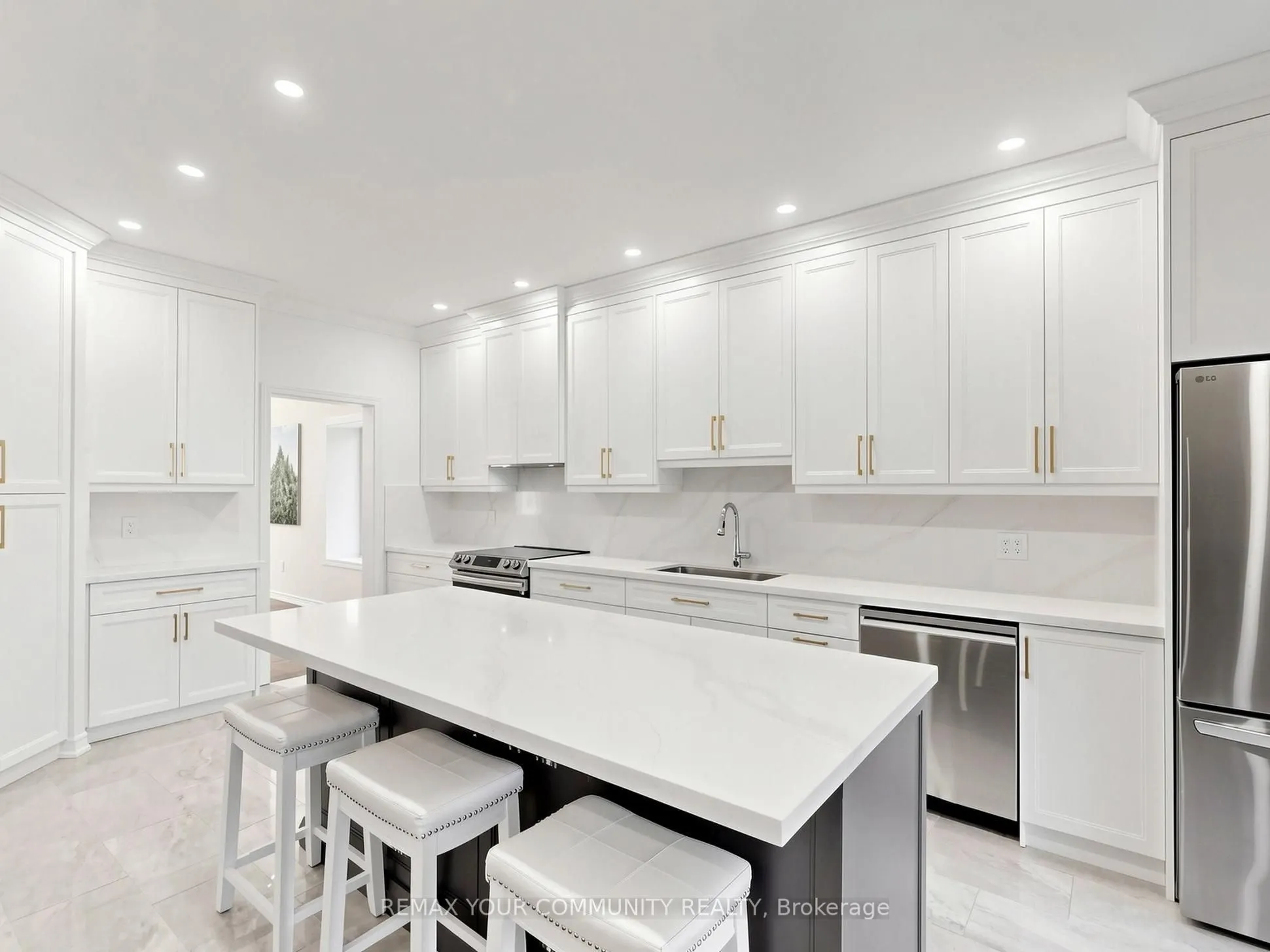 16 Whitestone Drive