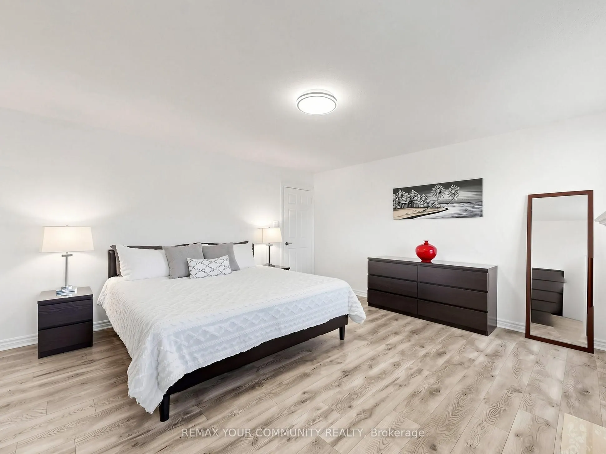 16 Whitestone Drive