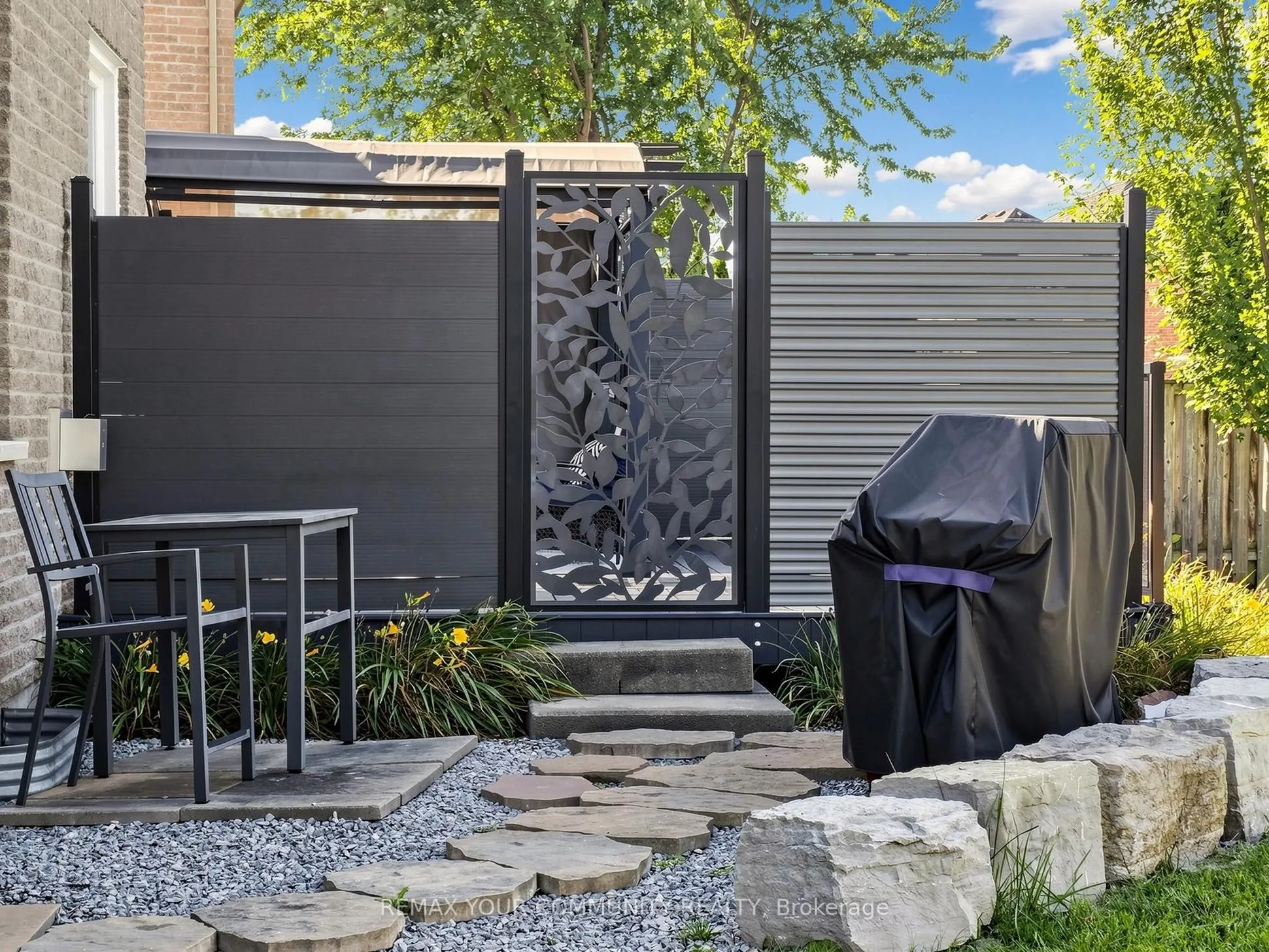 16 Whitestone Drive