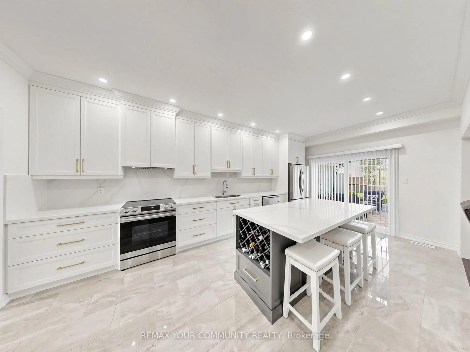 16 Whitestone Drive