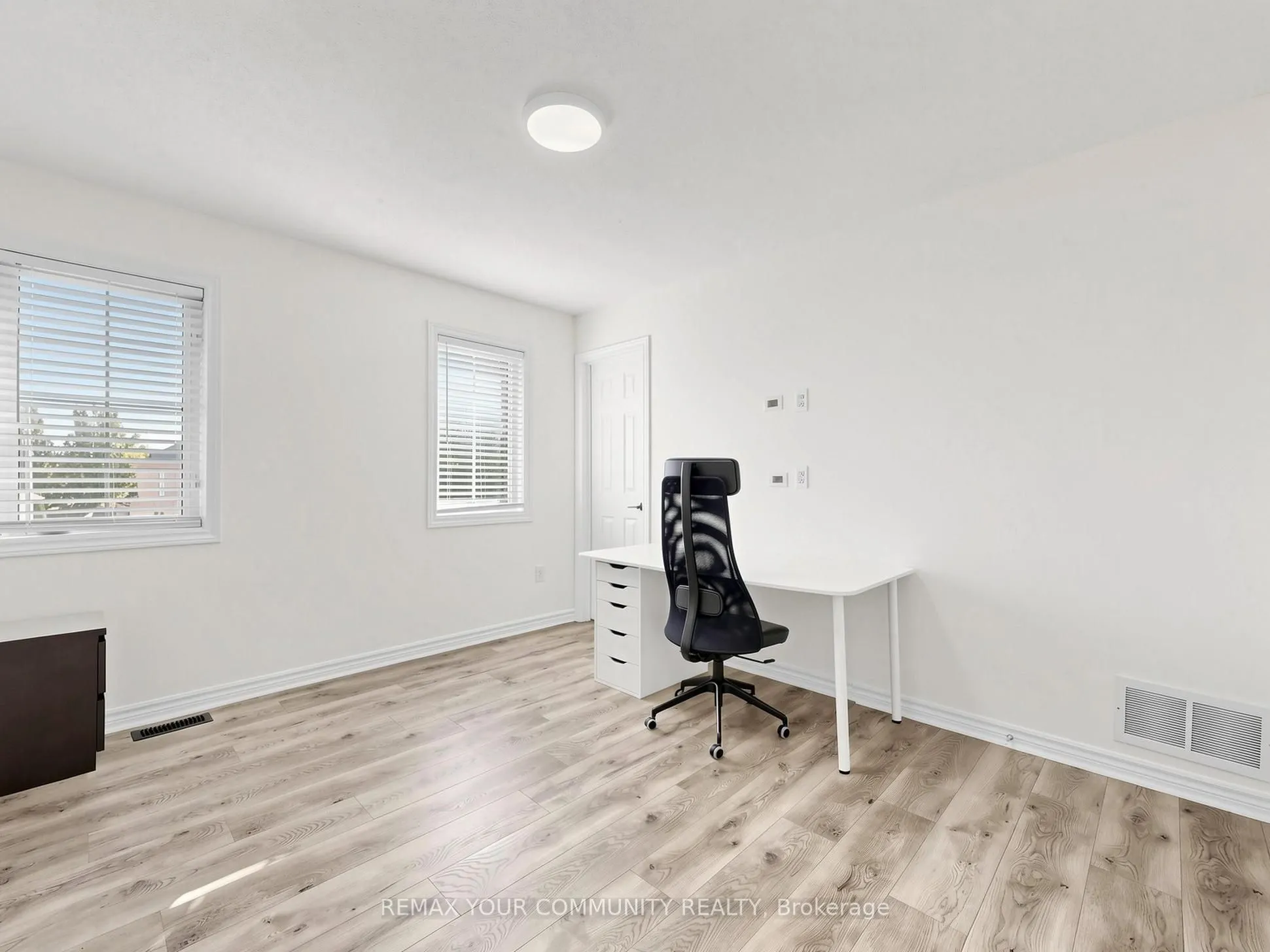 16 Whitestone Drive