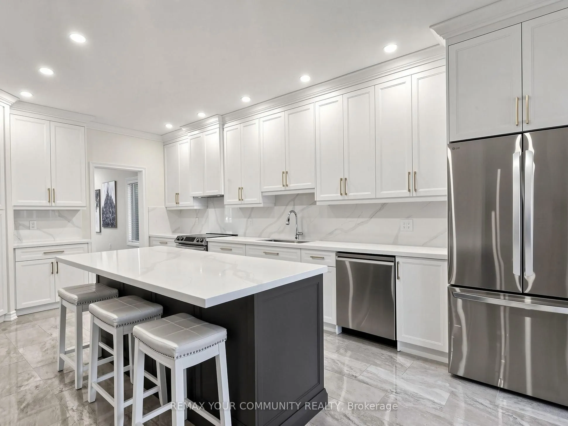 16 Whitestone Drive