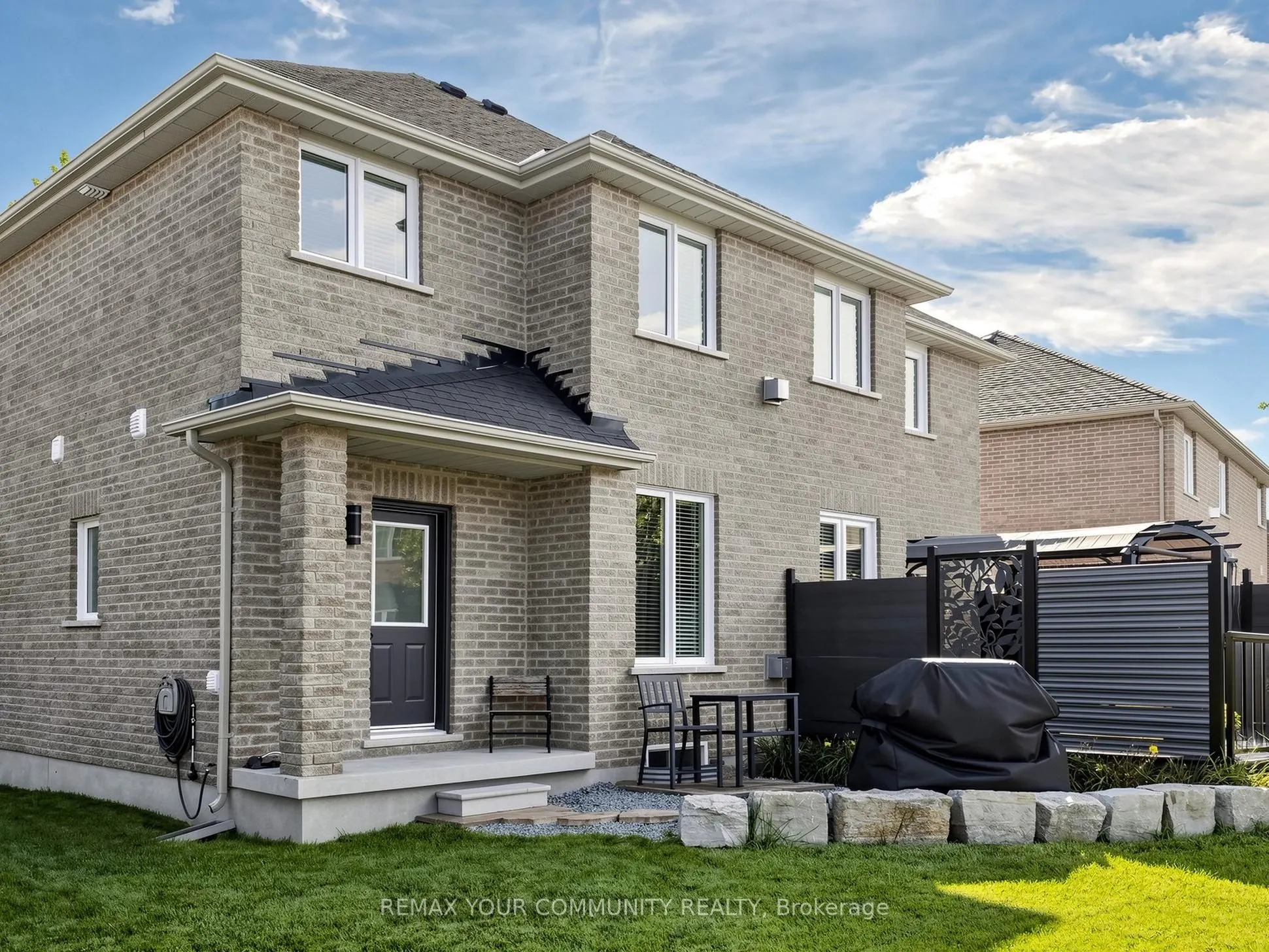 16 Whitestone Drive