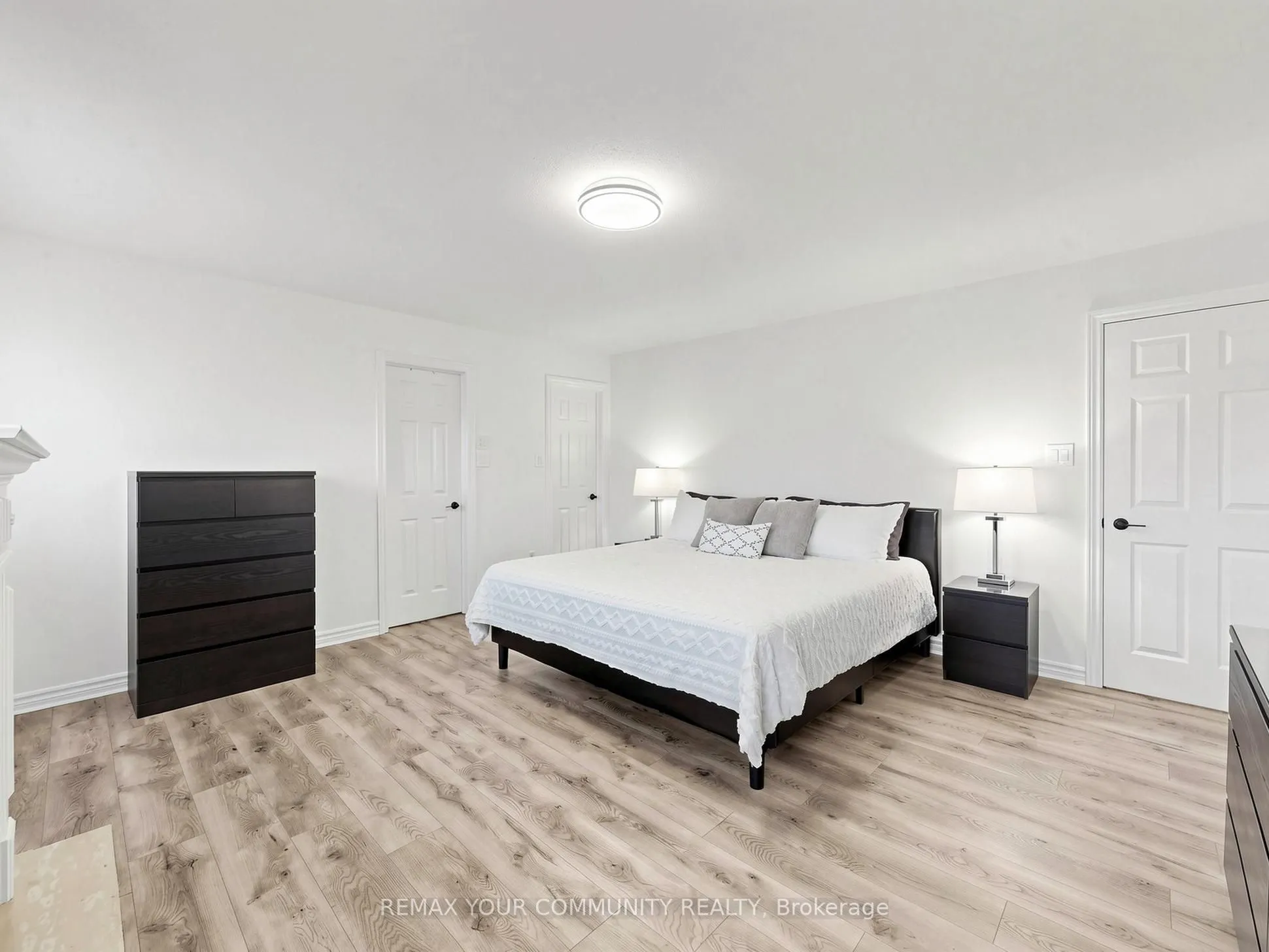 16 Whitestone Drive
