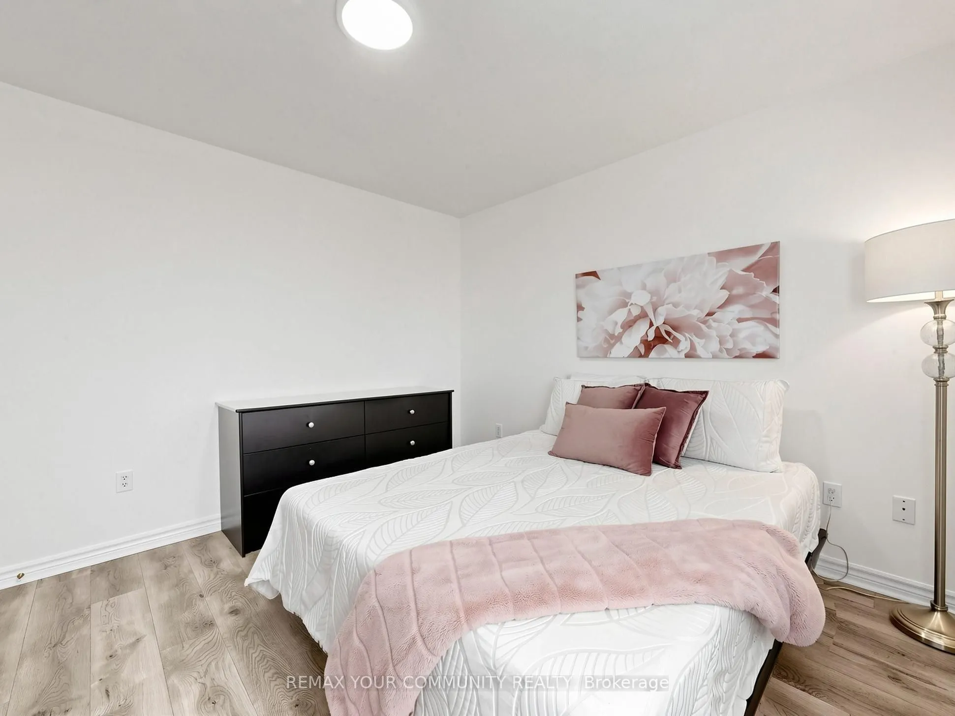 16 Whitestone Drive