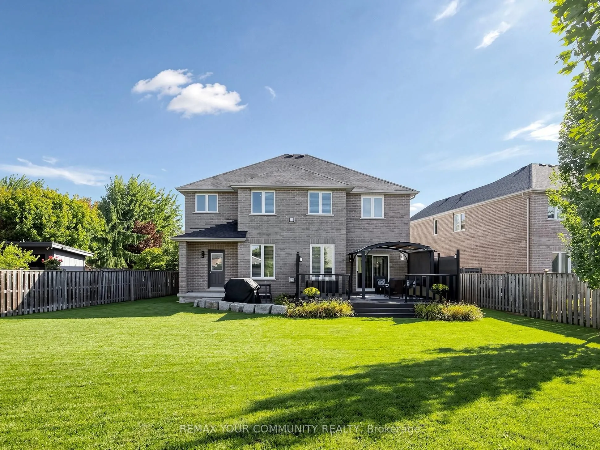 16 Whitestone Drive