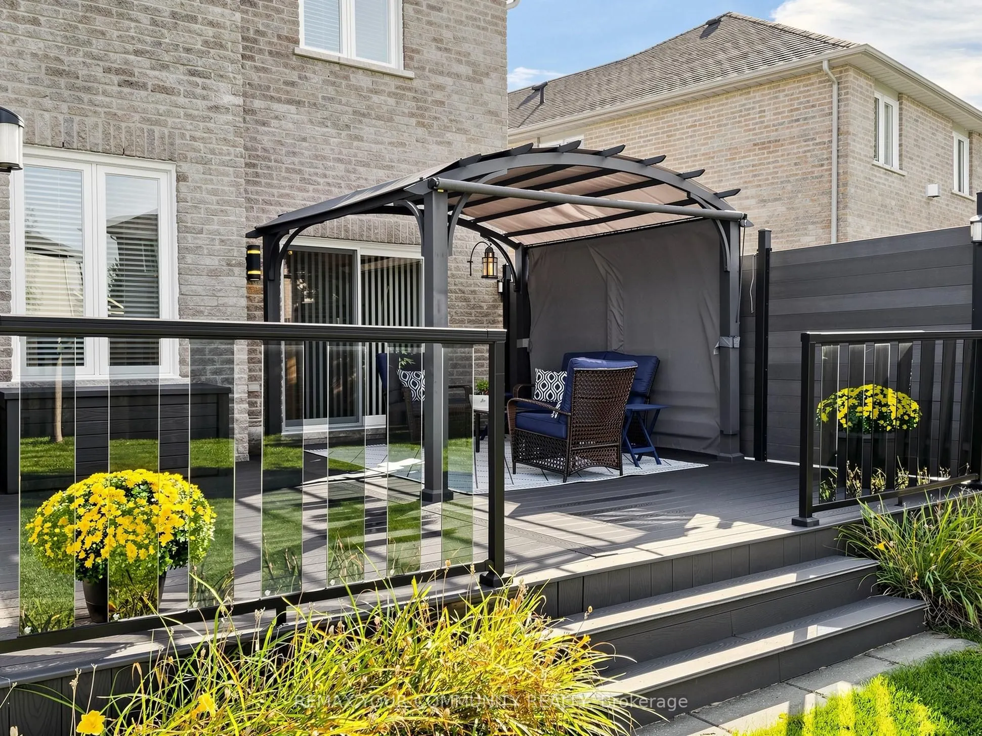 16 Whitestone Drive