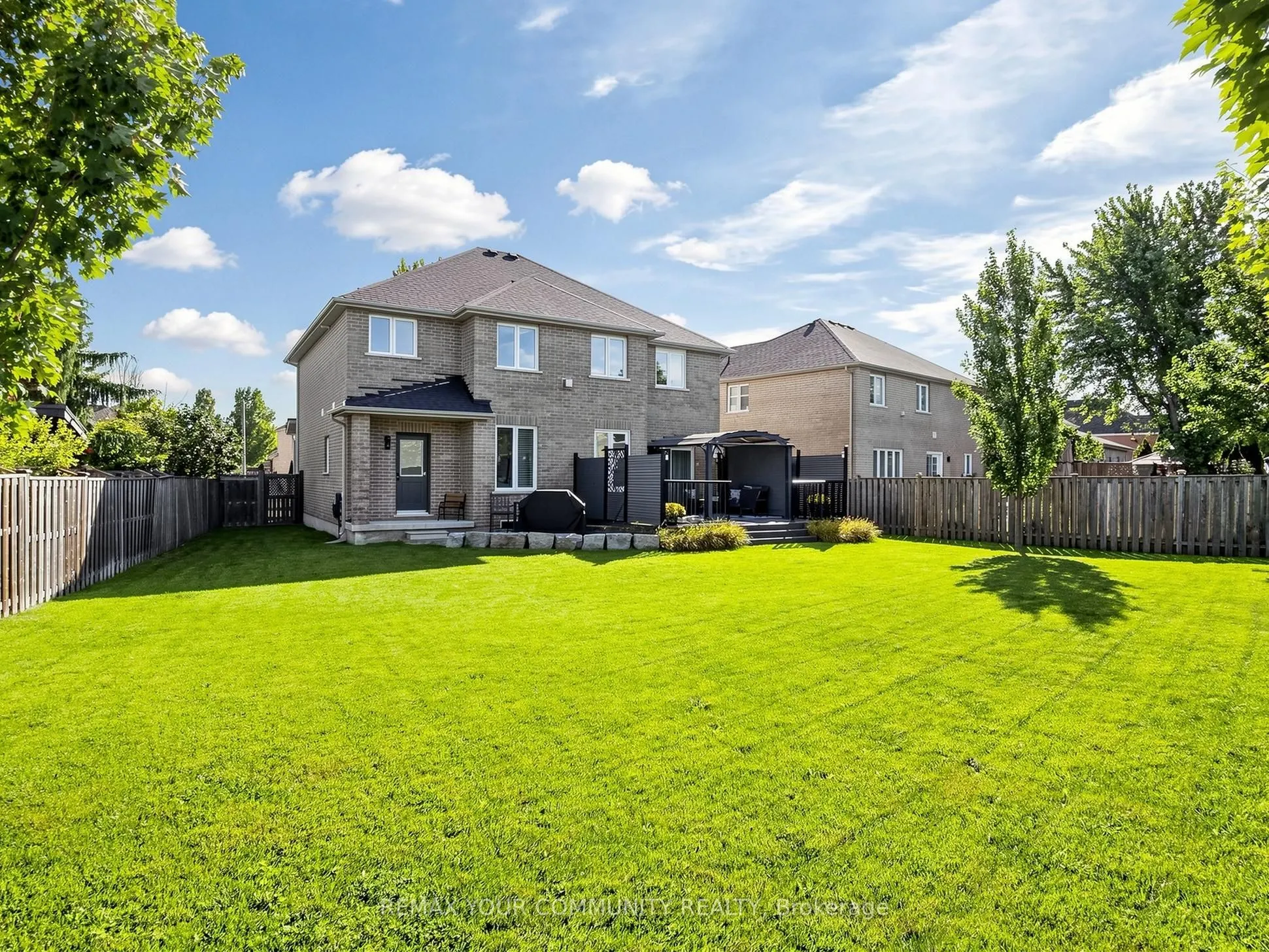 16 Whitestone Drive