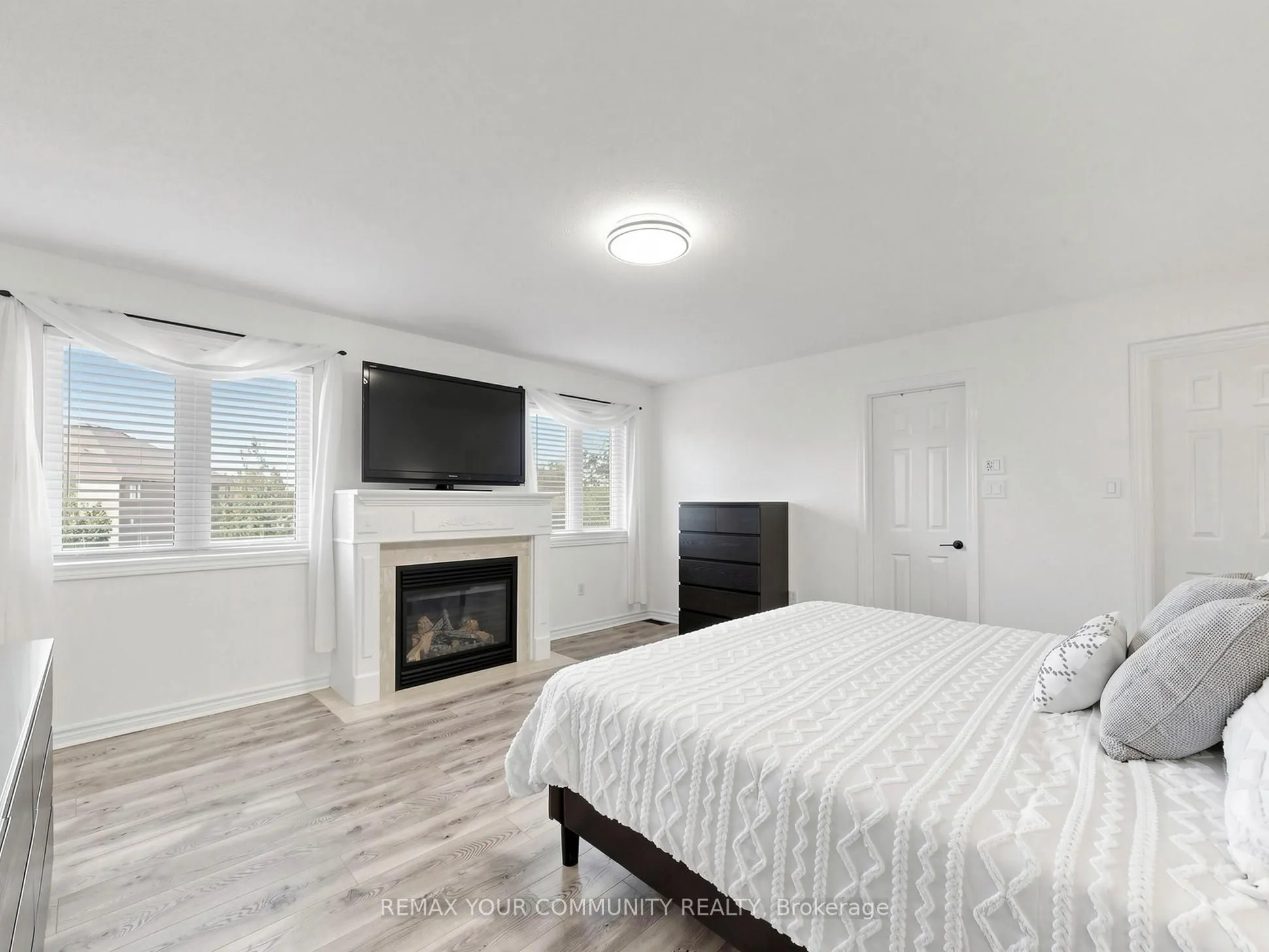 16 Whitestone Drive