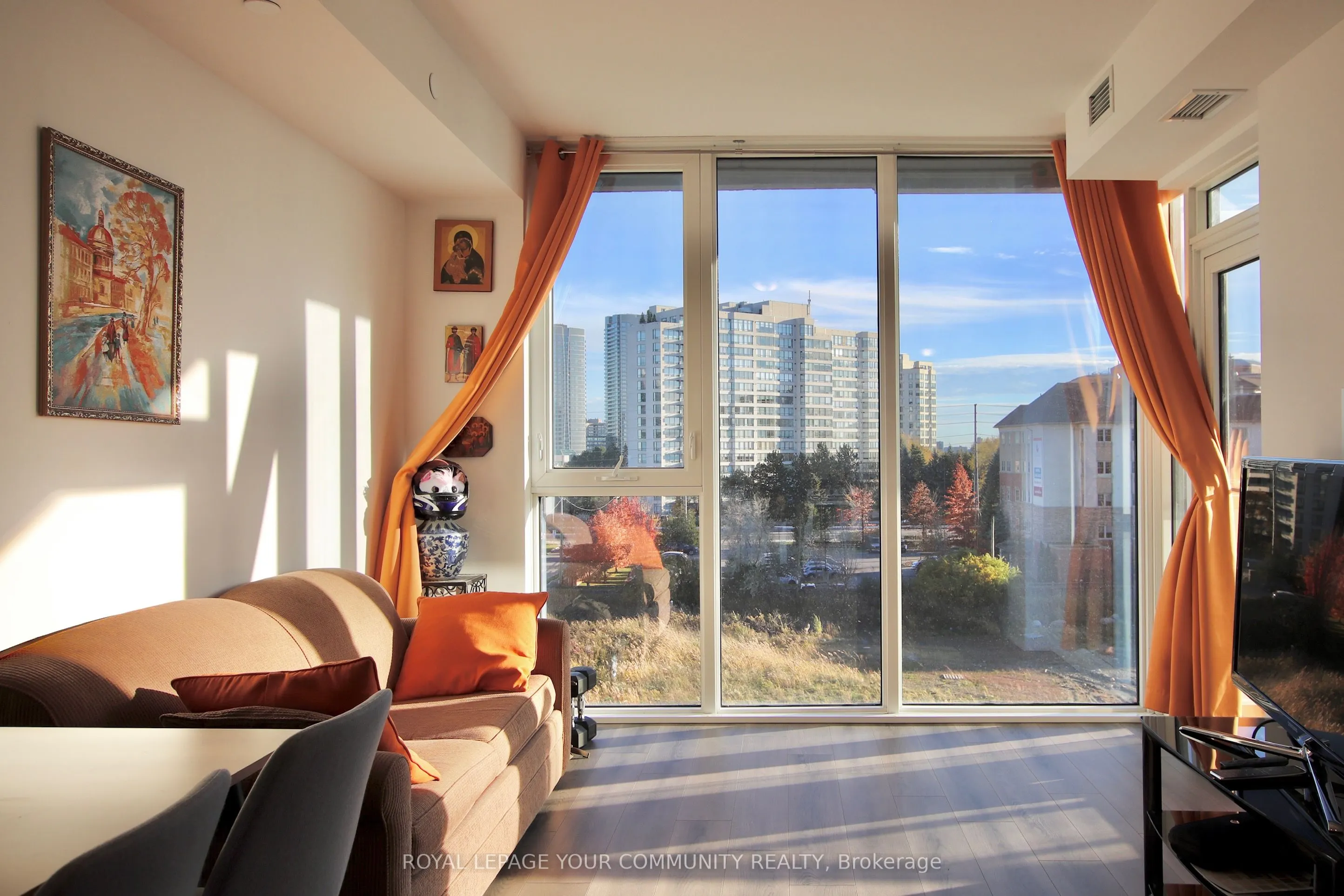 20 Gatineau Drive #404