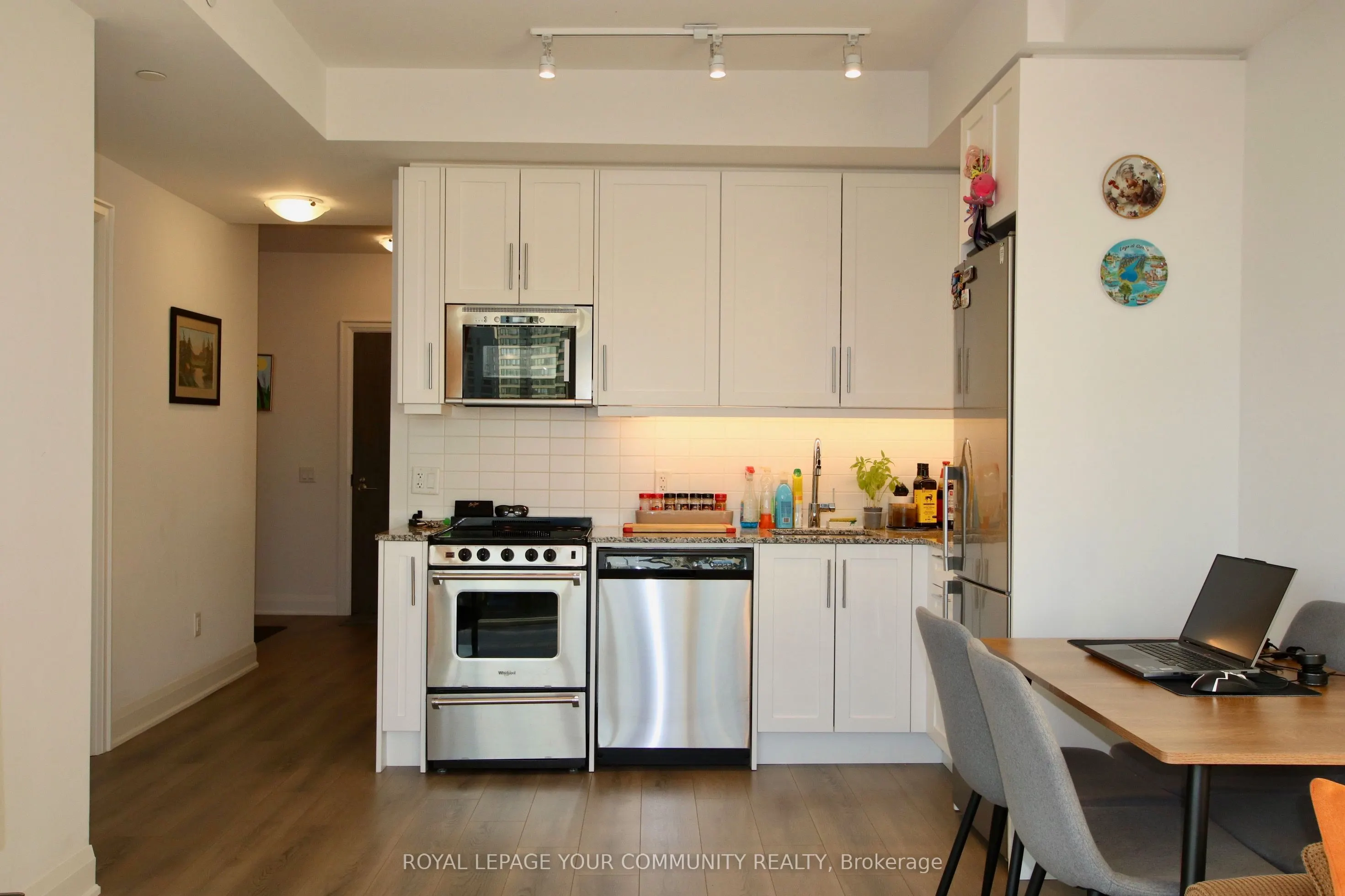 20 Gatineau Drive #404